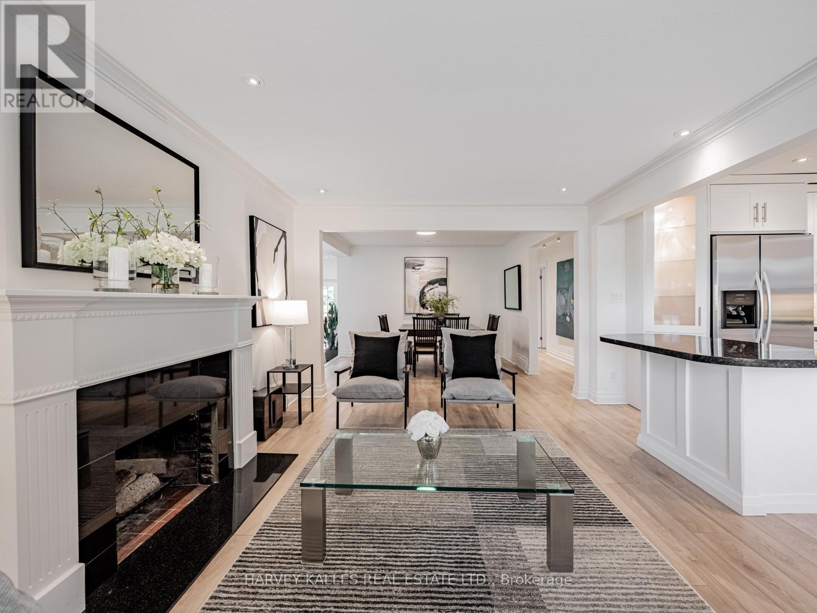 45 Harjolyn Drive, Toronto, Ontario  M9B 3V3 - Photo 4 - W12511466