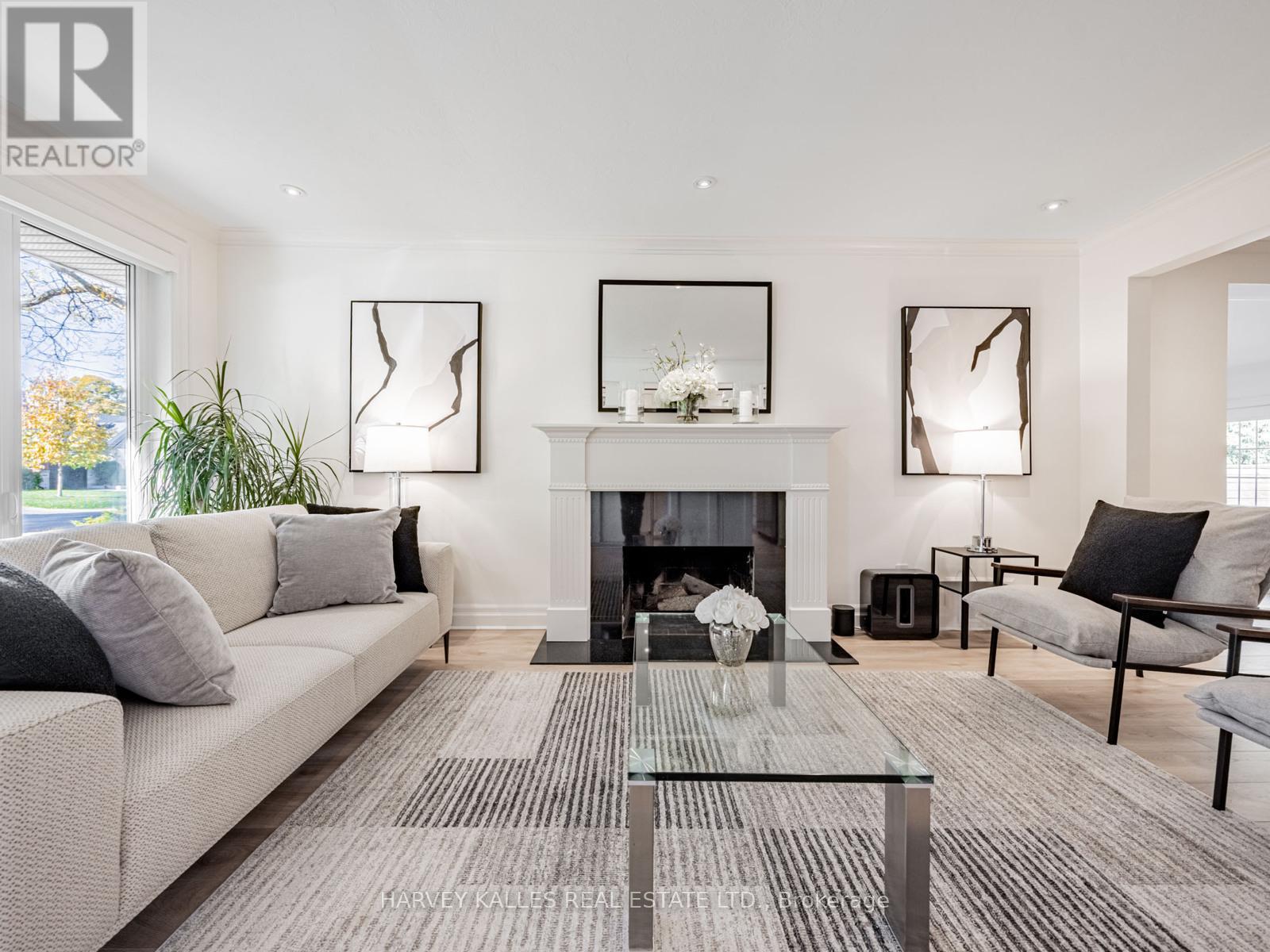 45 Harjolyn Drive, Toronto, Ontario  M9B 3V3 - Photo 5 - W12511466