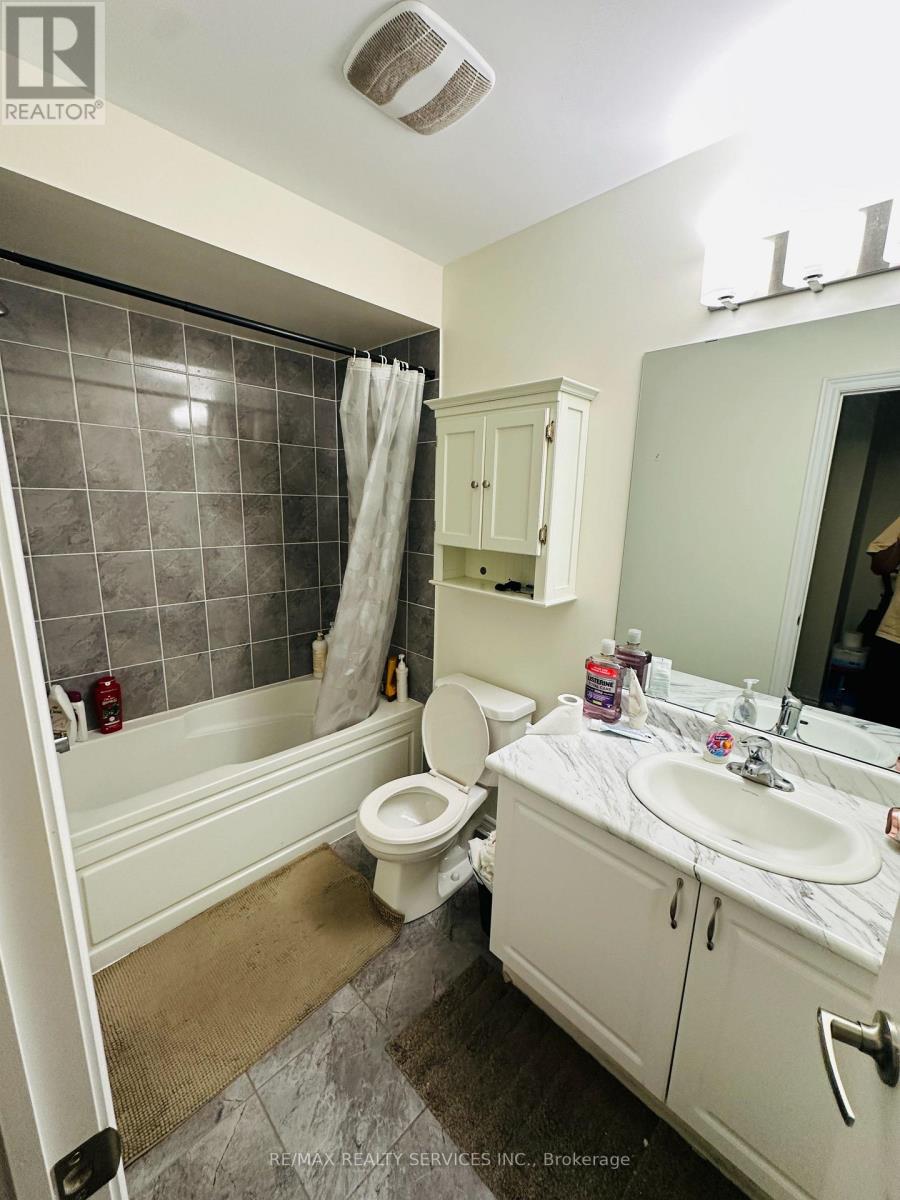 90 Royal Fern Crescent N, Caledon, Ontario  L7C 4G9 - Photo 10 - W12511478