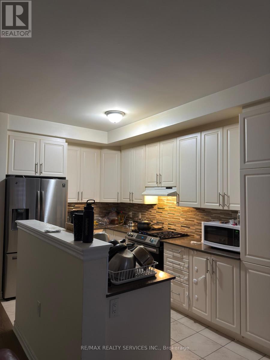 90 Royal Fern Crescent N, Caledon, Ontario  L7C 4G9 - Photo 5 - W12511478