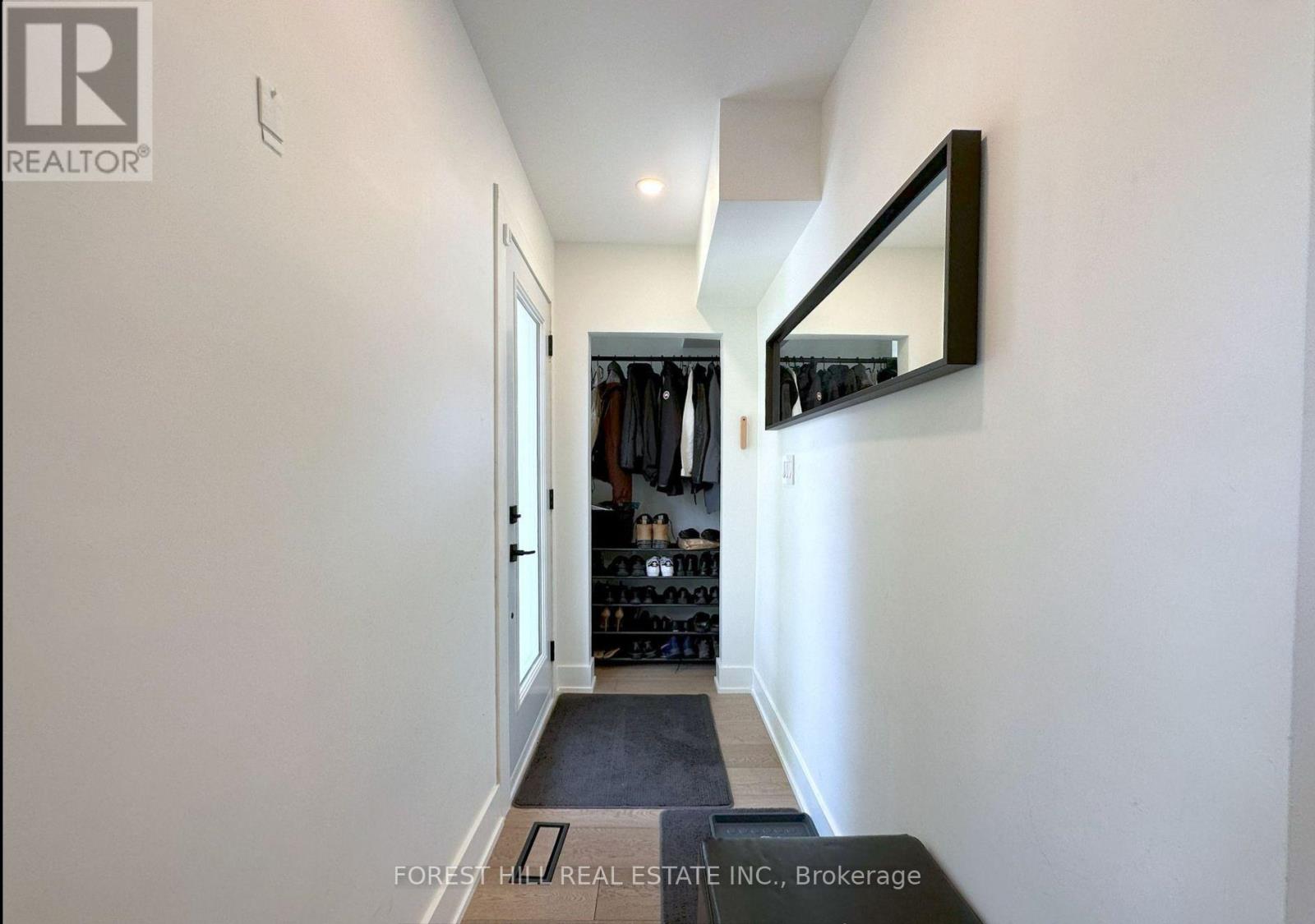 217 Van Dusen Boulevard, Toronto, Ontario  M8Z 3H7 - Photo 10 - W12511486