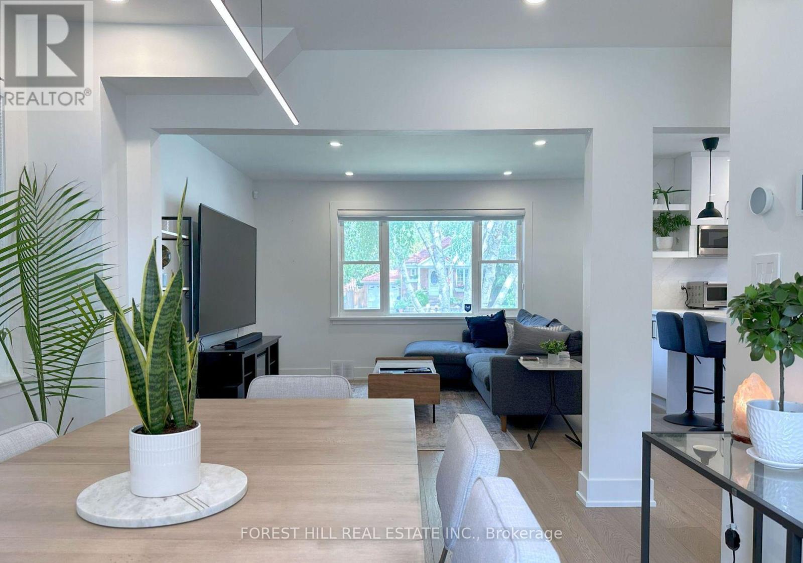 217 Van Dusen Boulevard, Toronto, Ontario  M8Z 3H7 - Photo 11 - W12511486