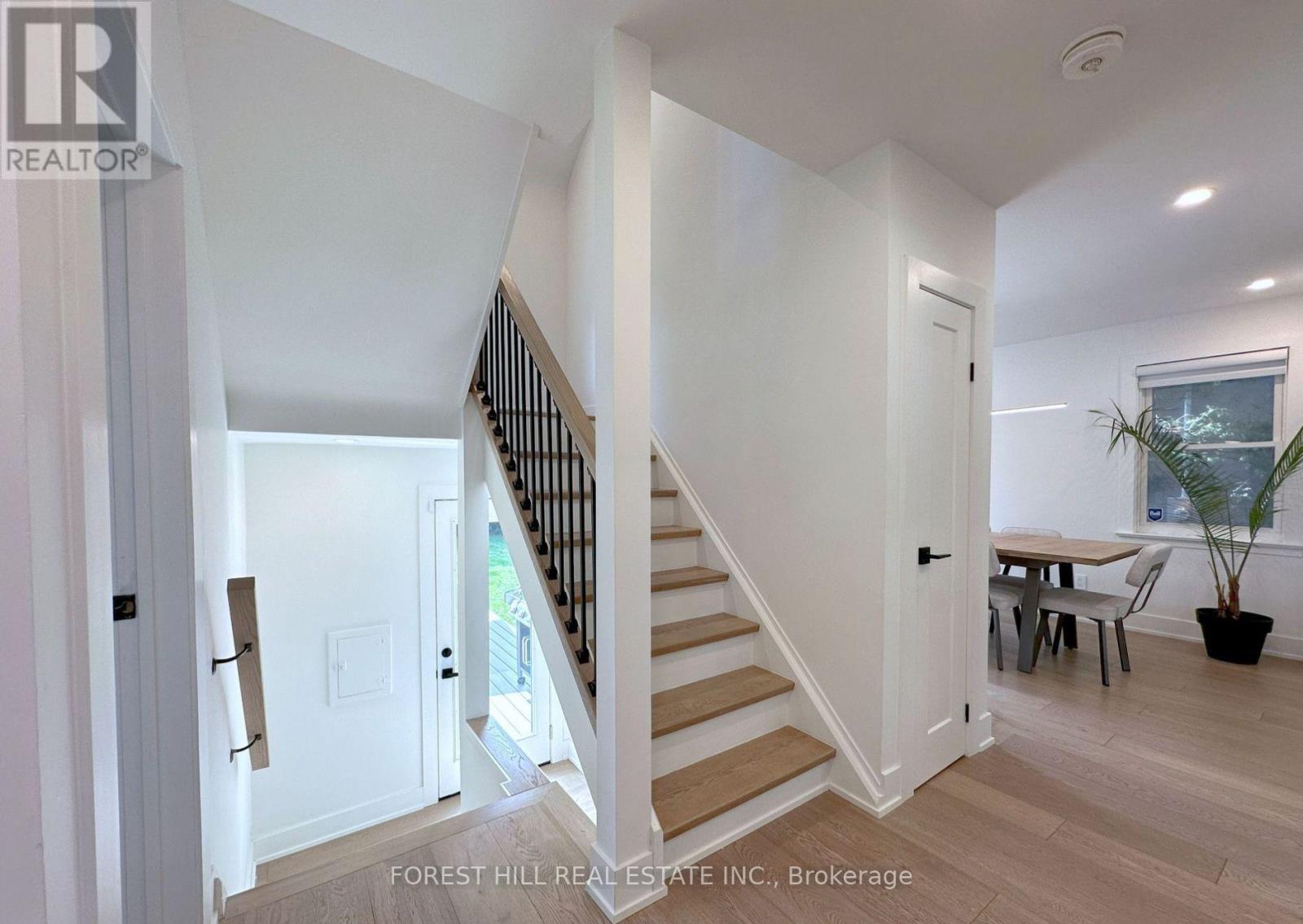 217 Van Dusen Boulevard, Toronto, Ontario  M8Z 3H7 - Photo 15 - W12511486