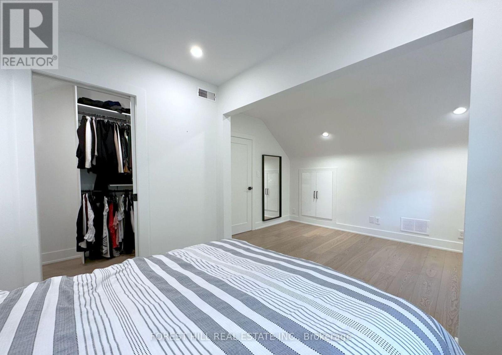 217 Van Dusen Boulevard, Toronto, Ontario  M8Z 3H7 - Photo 18 - W12511486