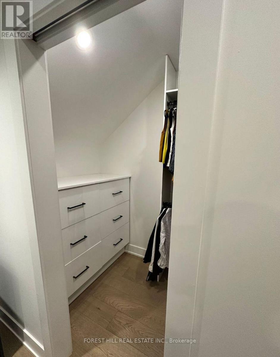 217 Van Dusen Boulevard, Toronto, Ontario  M8Z 3H7 - Photo 19 - W12511486