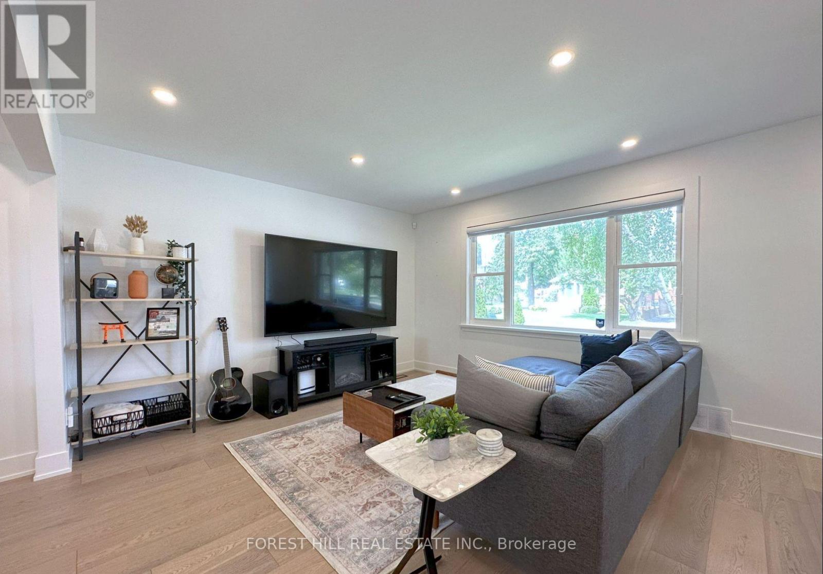 217 Van Dusen Boulevard, Toronto, Ontario  M8Z 3H7 - Photo 2 - W12511486