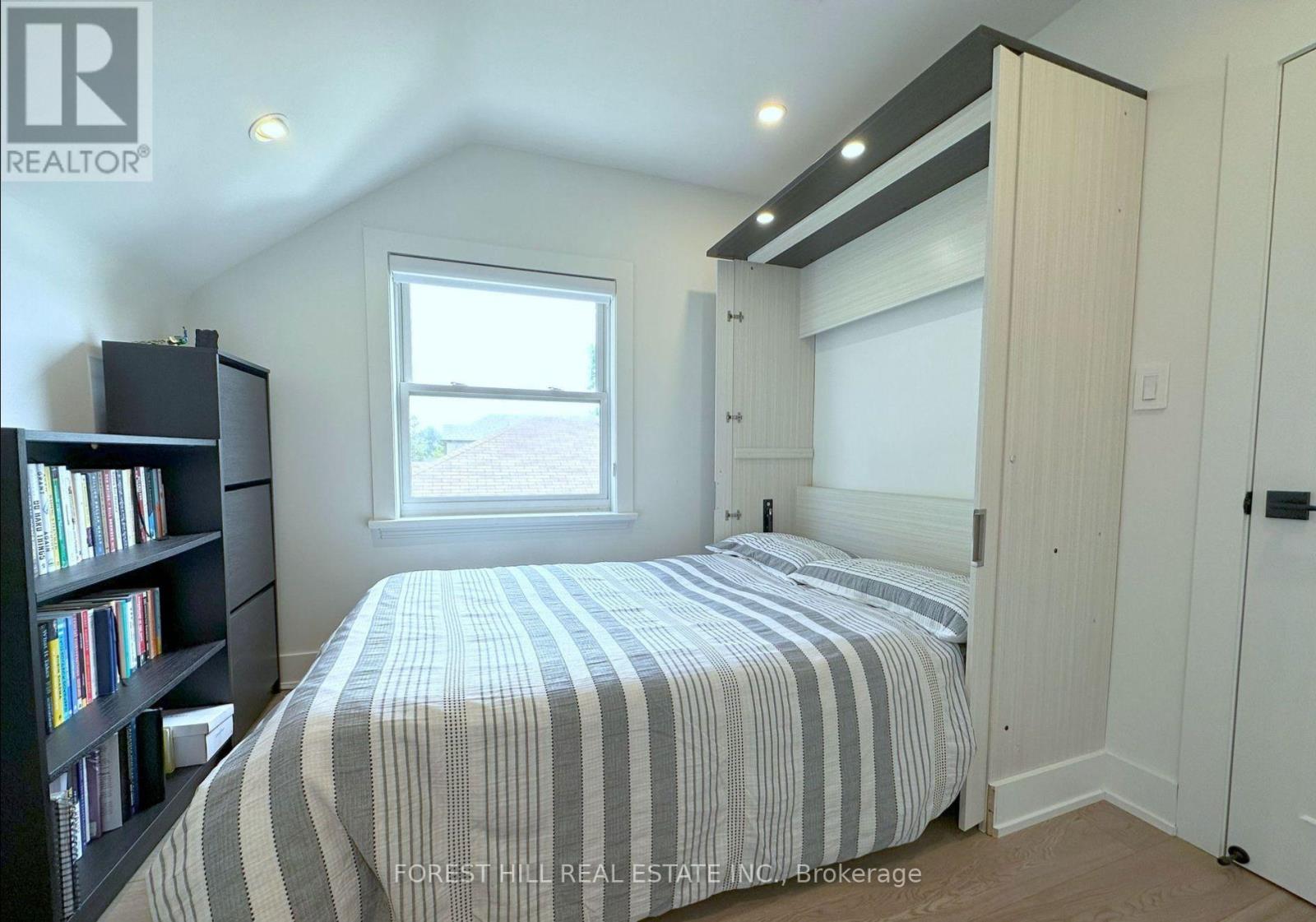 217 Van Dusen Boulevard, Toronto, Ontario  M8Z 3H7 - Photo 22 - W12511486