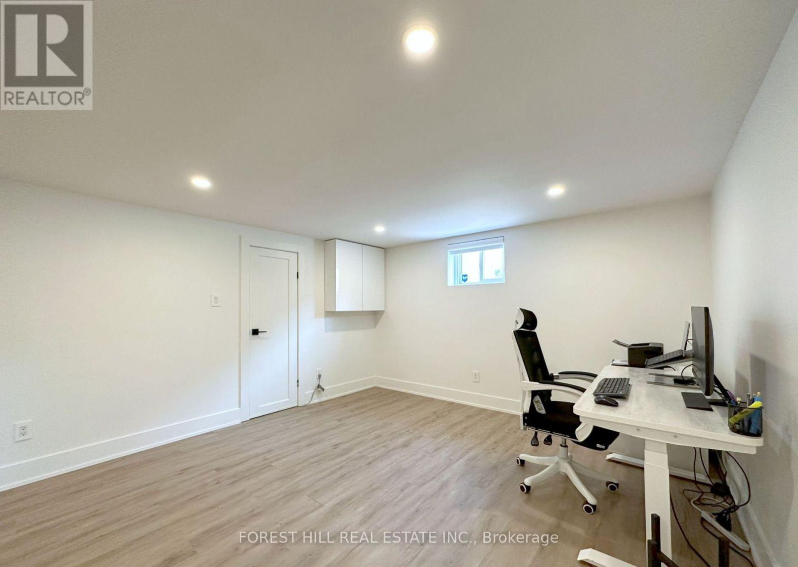 217 Van Dusen Boulevard, Toronto, Ontario  M8Z 3H7 - Photo 27 - W12511486