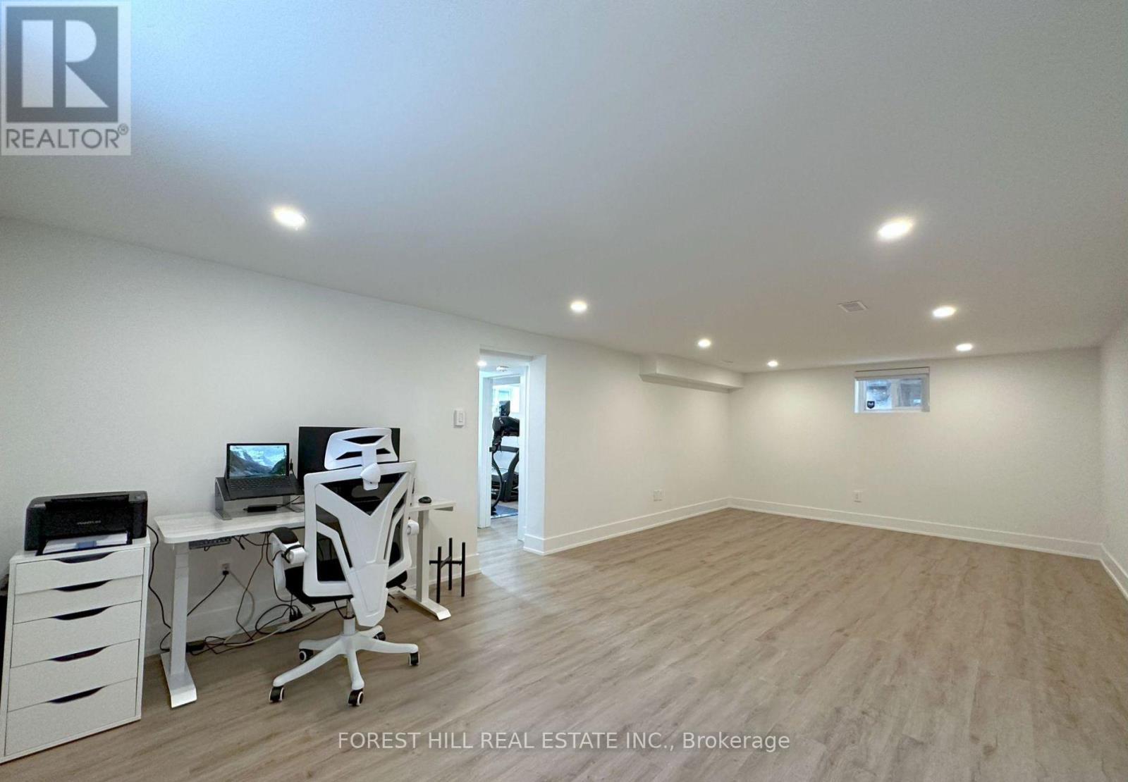 217 Van Dusen Boulevard, Toronto, Ontario  M8Z 3H7 - Photo 28 - W12511486