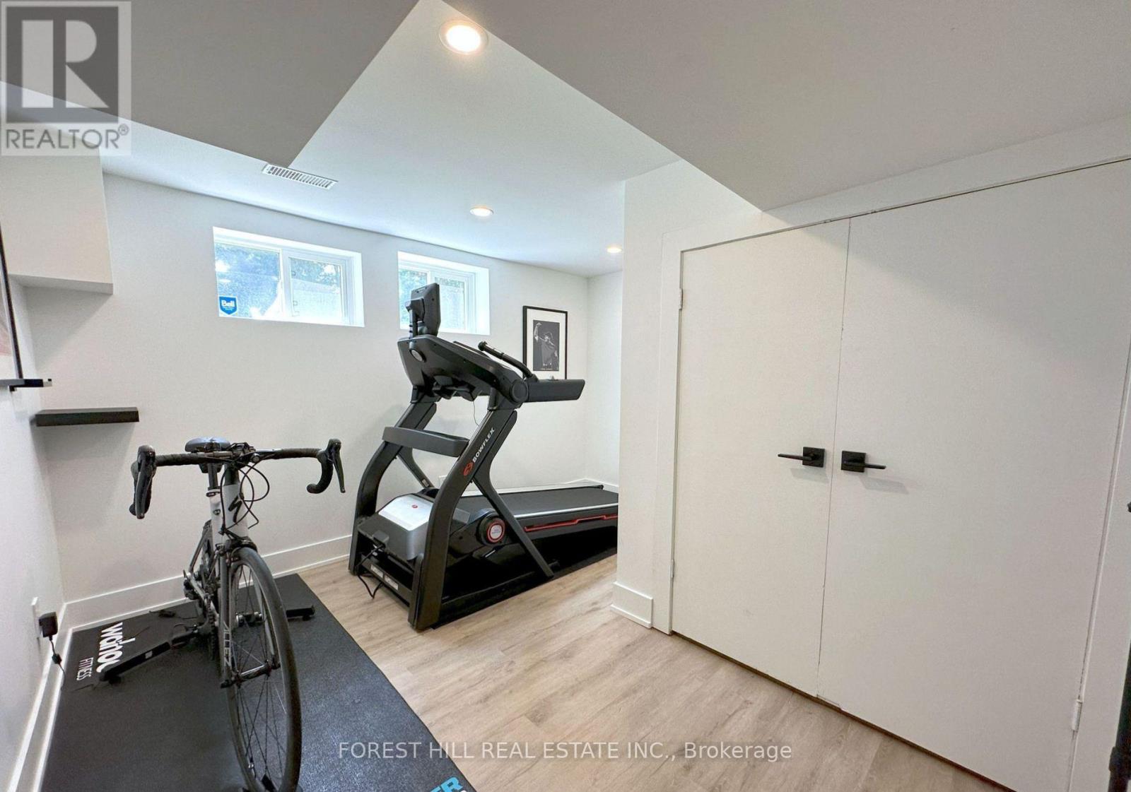 217 Van Dusen Boulevard, Toronto, Ontario  M8Z 3H7 - Photo 30 - W12511486