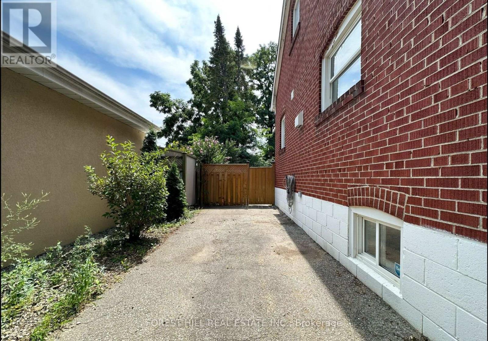 217 Van Dusen Boulevard, Toronto, Ontario  M8Z 3H7 - Photo 38 - W12511486