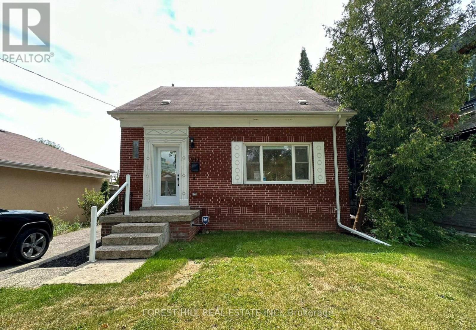 217 Van Dusen Boulevard, Toronto, Ontario  M8Z 3H7 - Photo 40 - W12511486