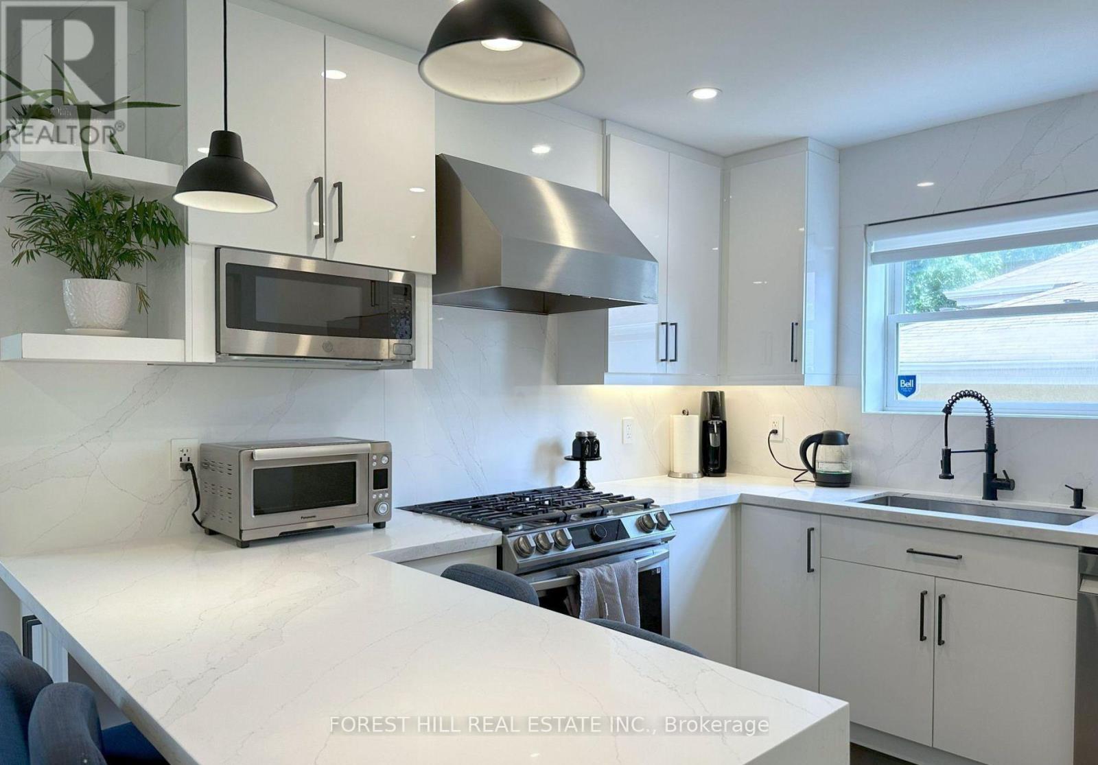 217 Van Dusen Boulevard, Toronto, Ontario  M8Z 3H7 - Photo 5 - W12511486