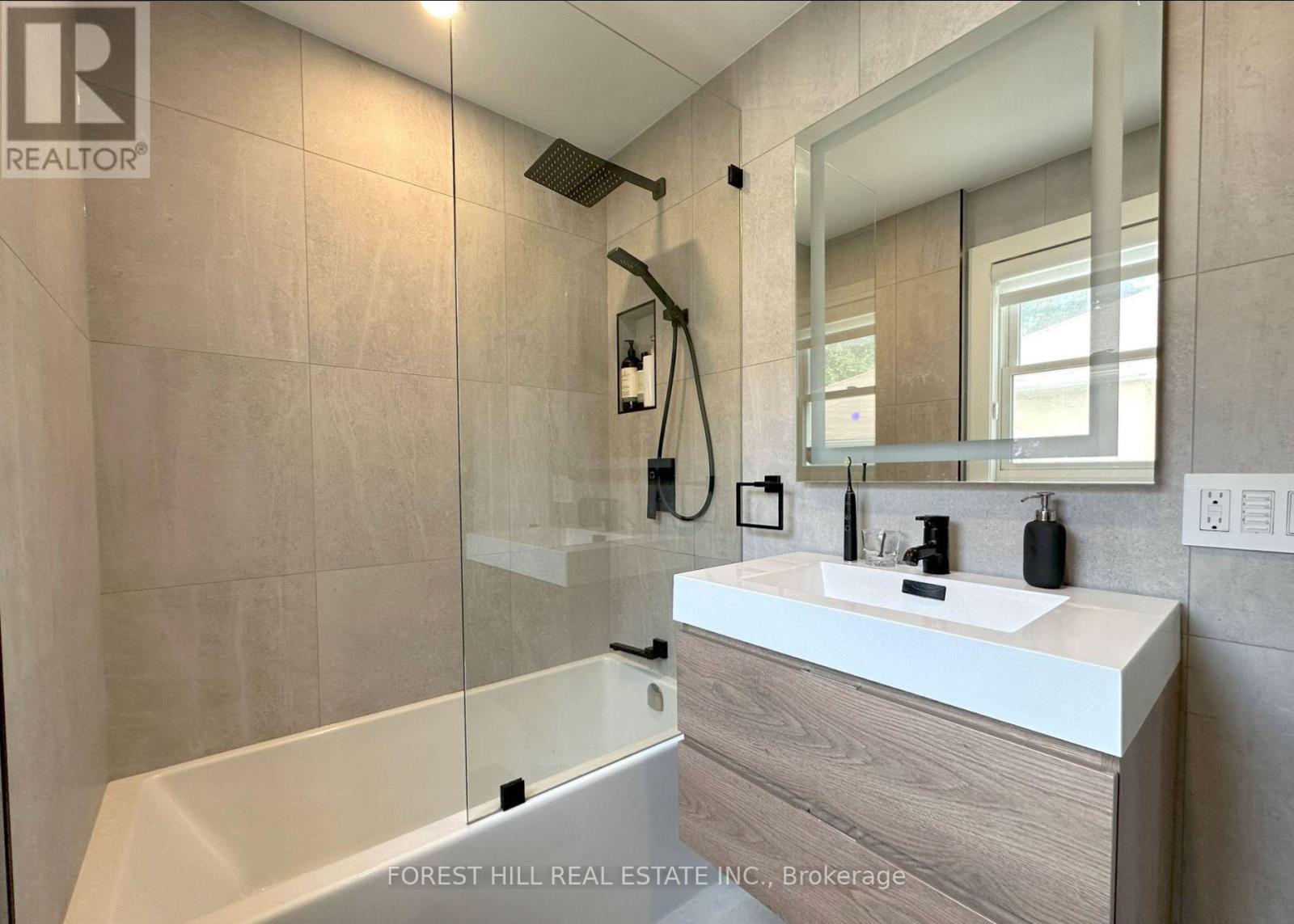 217 Van Dusen Boulevard, Toronto, Ontario  M8Z 3H7 - Photo 9 - W12511486