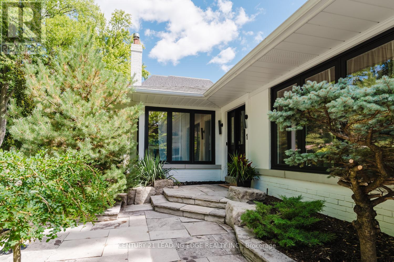 1 Romney Road, Toronto, Ontario  M9A 4E9 - Photo 6 - W12511492