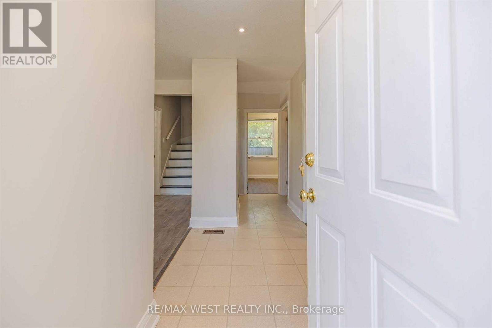 35 QUEEN STREET S, Mississauga, Ontario