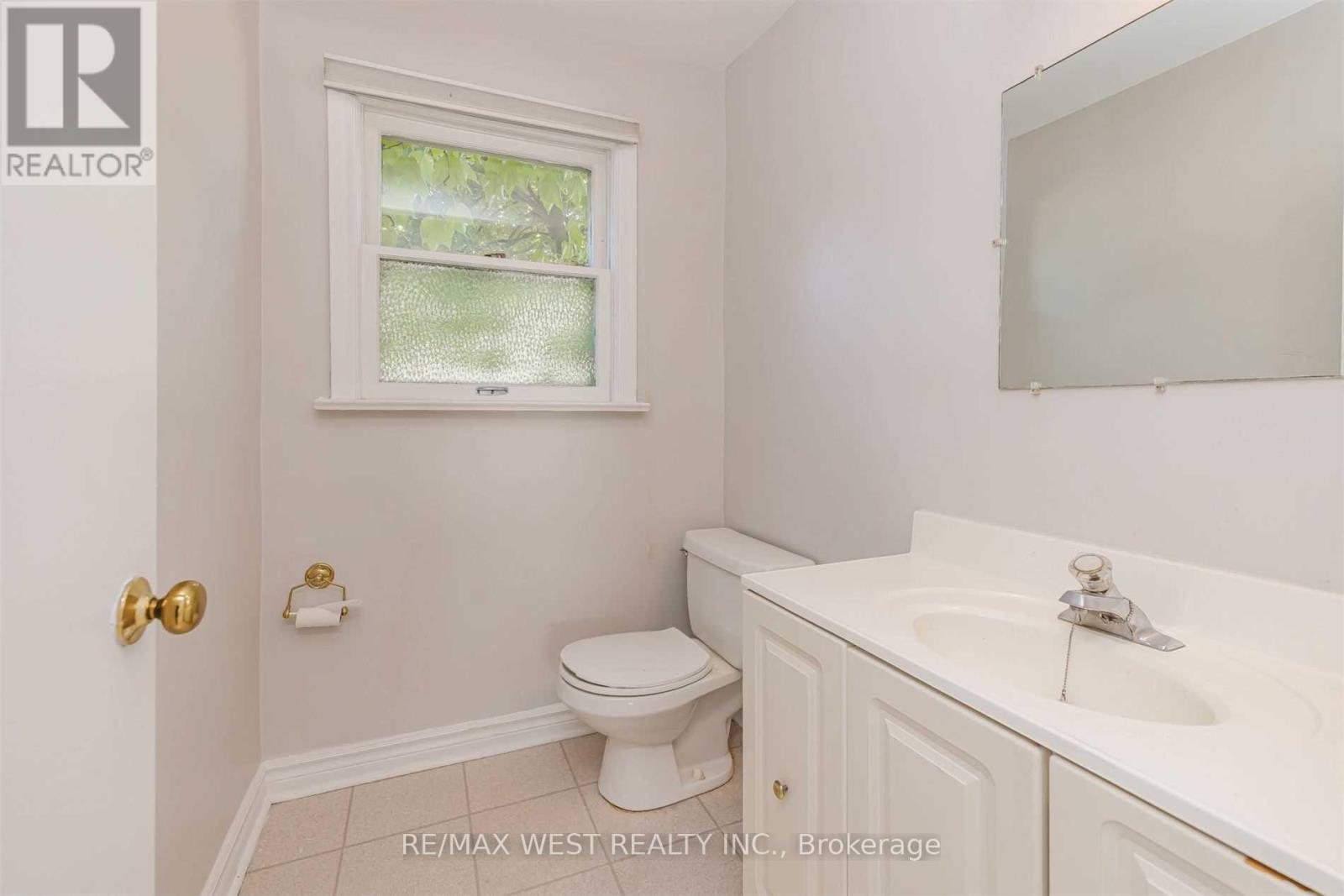 35 Queen Street S, Mississauga, Ontario  L5N 1A3 - Photo 12 - W12511550