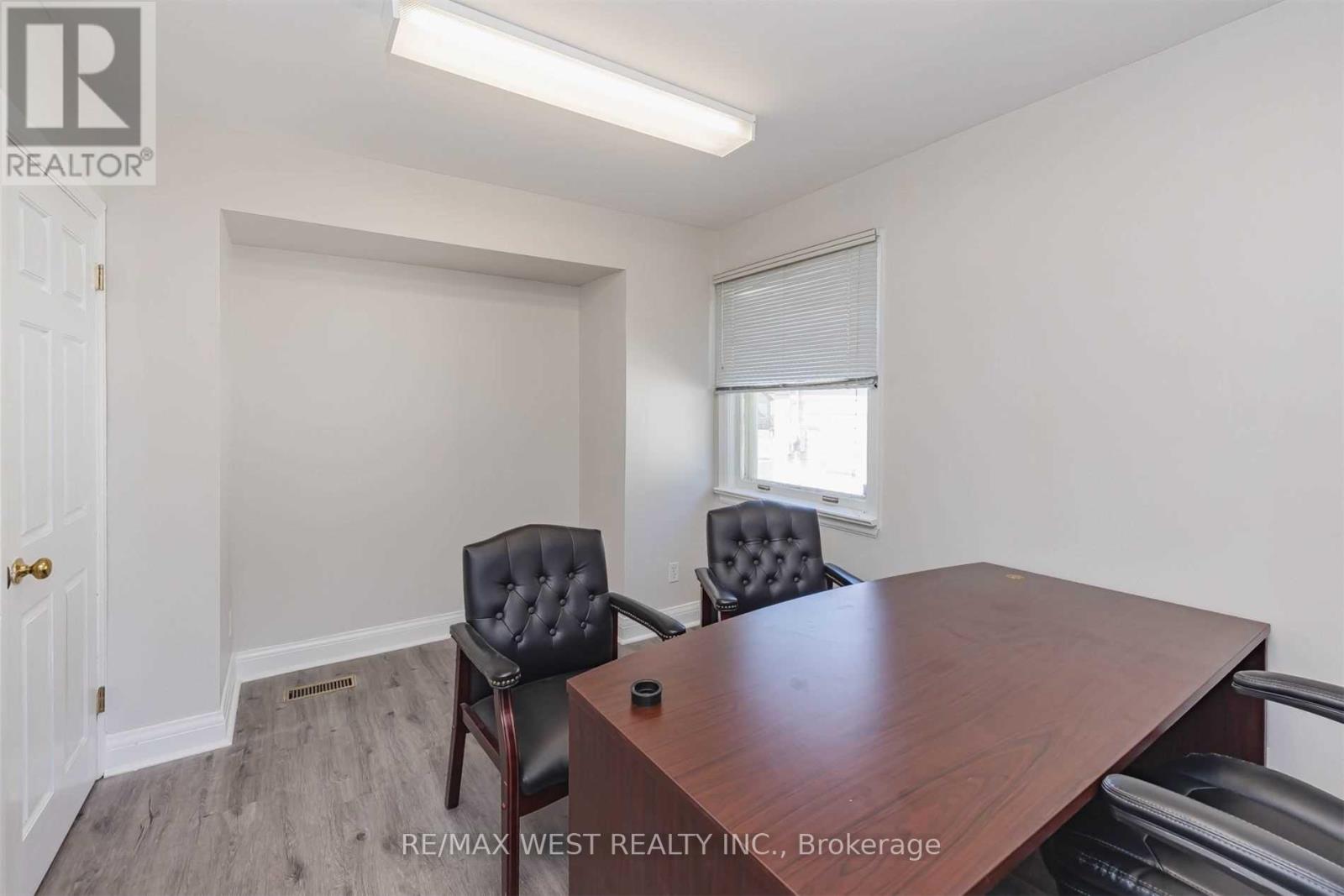 35 Queen Street S, Mississauga, Ontario  L5N 1A3 - Photo 15 - W12511550