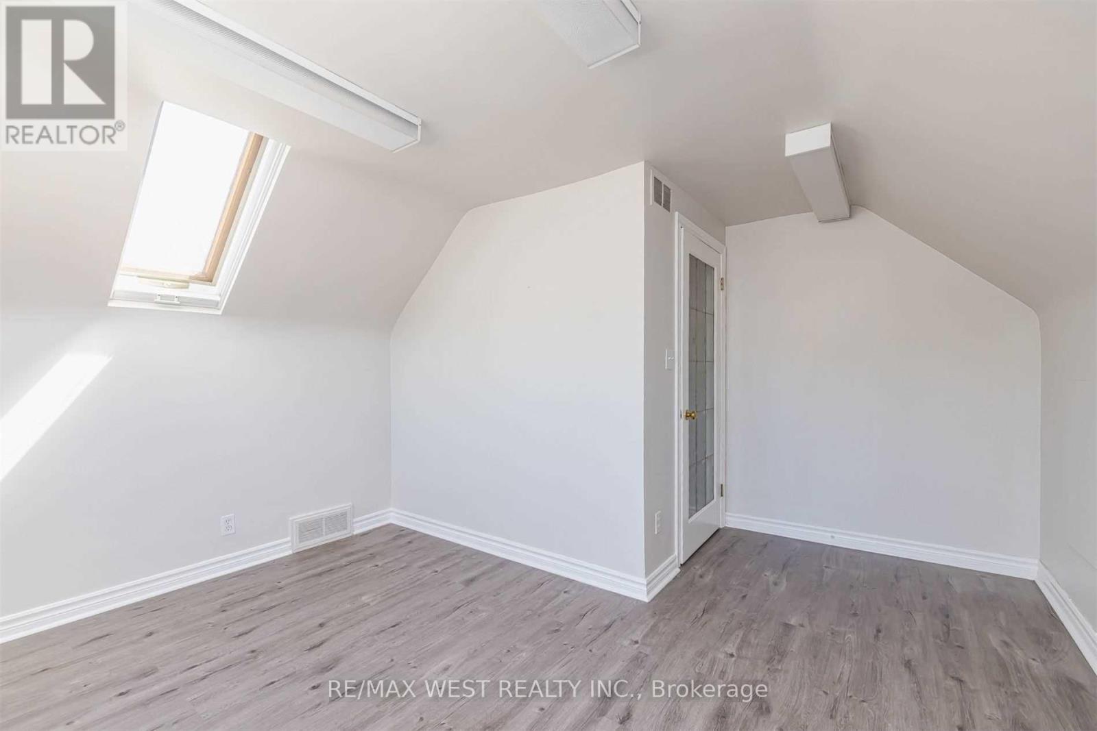 35 Queen Street S, Mississauga, Ontario  L5N 1A3 - Photo 21 - W12511550