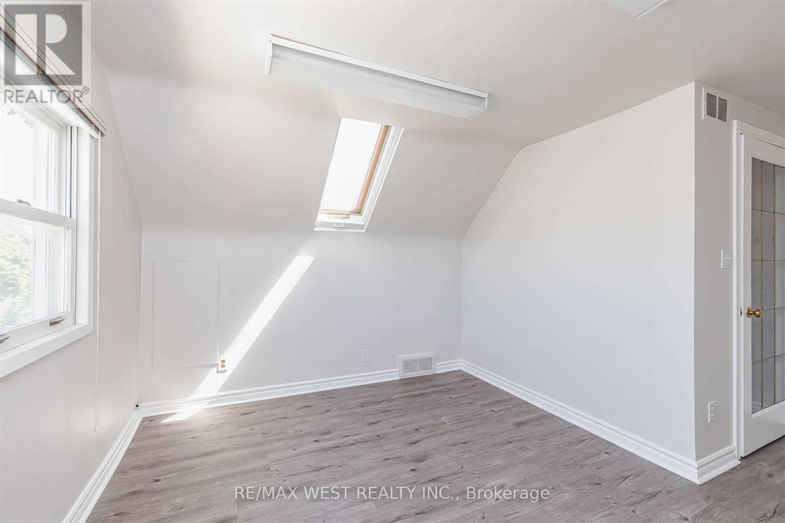 35 Queen Street S, Mississauga, Ontario  L5N 1A3 - Photo 22 - W12511550