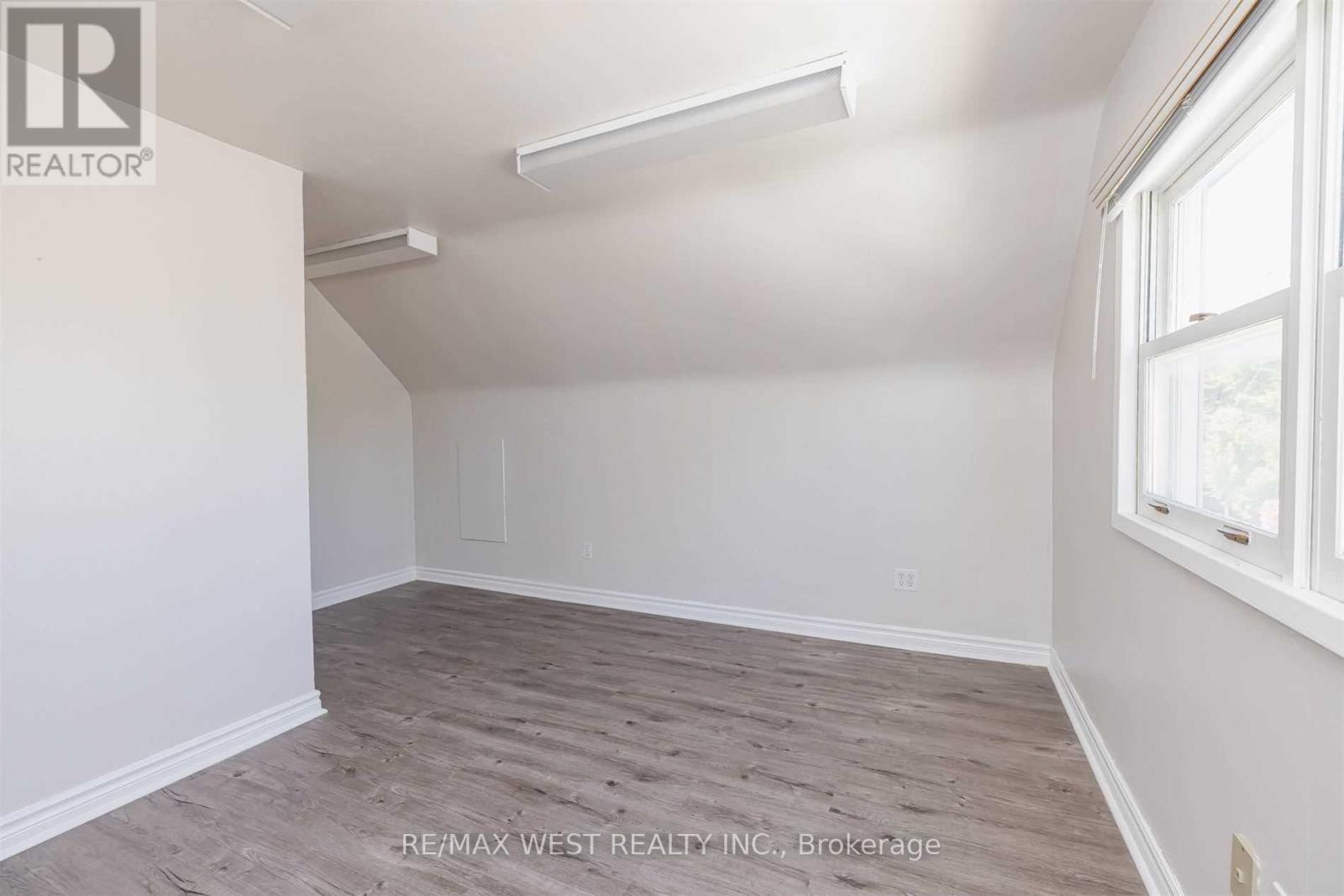 35 Queen Street S, Mississauga, Ontario  L5N 1A3 - Photo 23 - W12511550