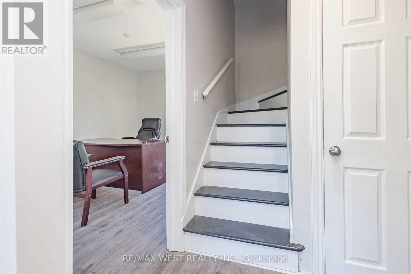 35 Queen Street S, Mississauga, Ontario  L5N 1A3 - Photo 24 - W12511550