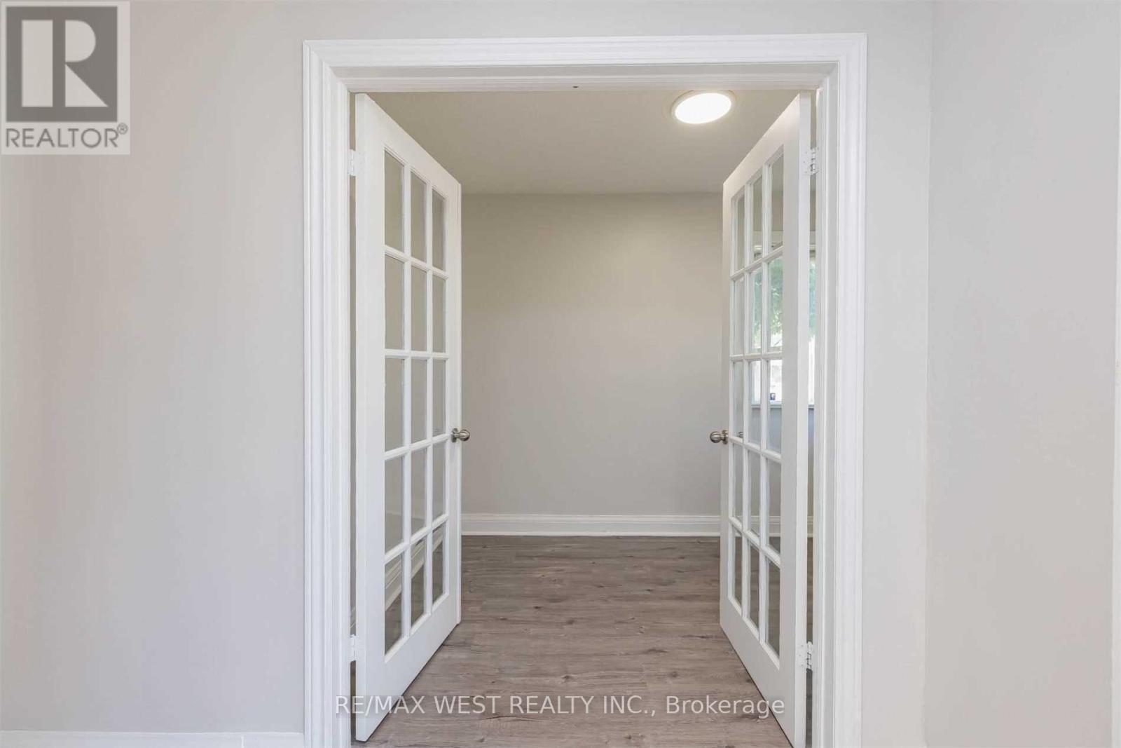 35 Queen Street S, Mississauga, Ontario  L5N 1A3 - Photo 6 - W12511550