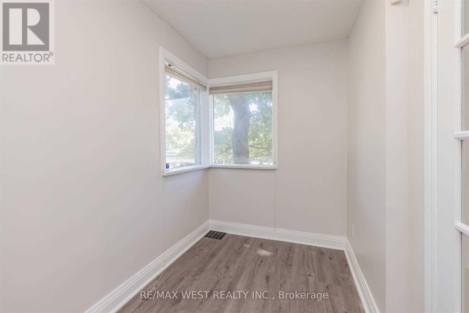 35 Queen Street S, Mississauga, Ontario  L5N 1A3 - Photo 7 - W12511550