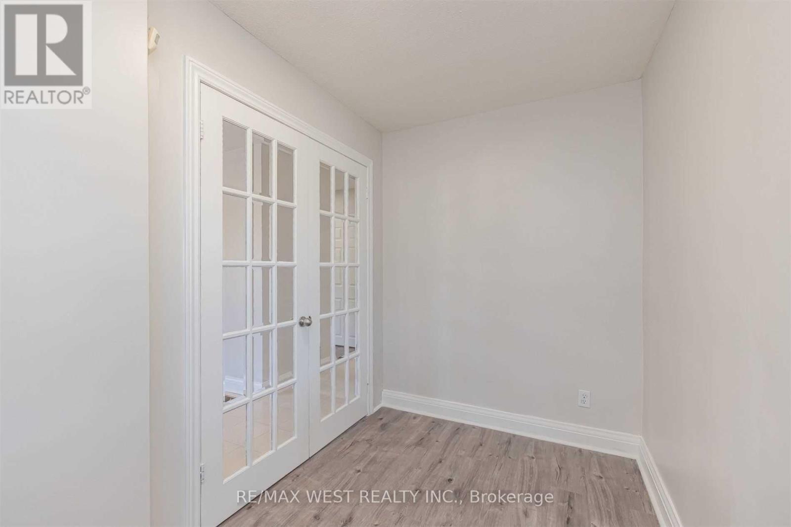 35 Queen Street S, Mississauga, Ontario  L5N 1A3 - Photo 8 - W12511550