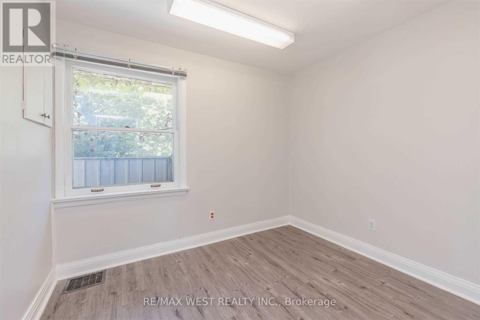 35 Queen Street S, Mississauga, Ontario  L5N 1A3 - Photo 9 - W12511550