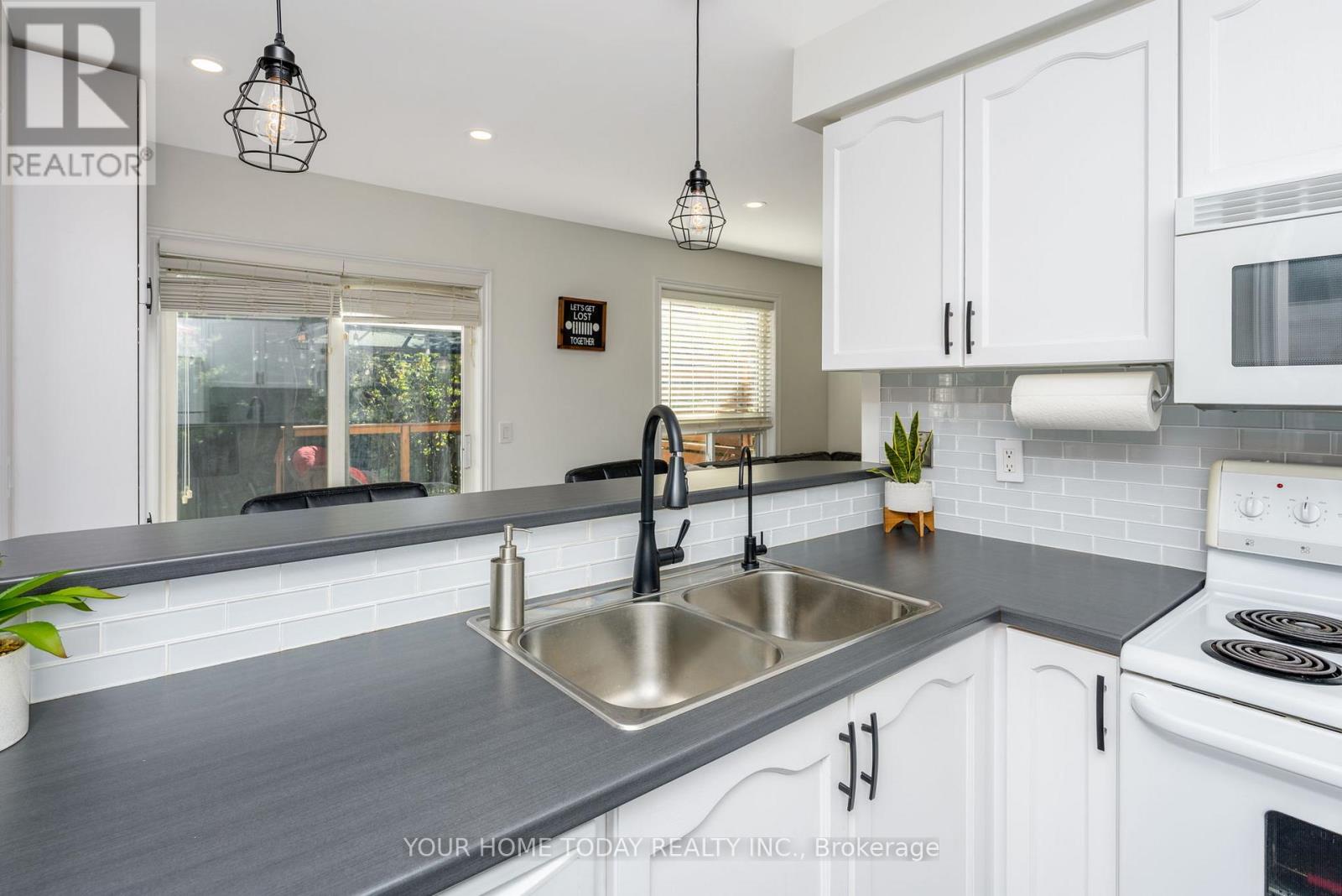 91 Mowat Crescent, Halton Hills, Ontario L7G 6C8 - Photo 10 - W12511572