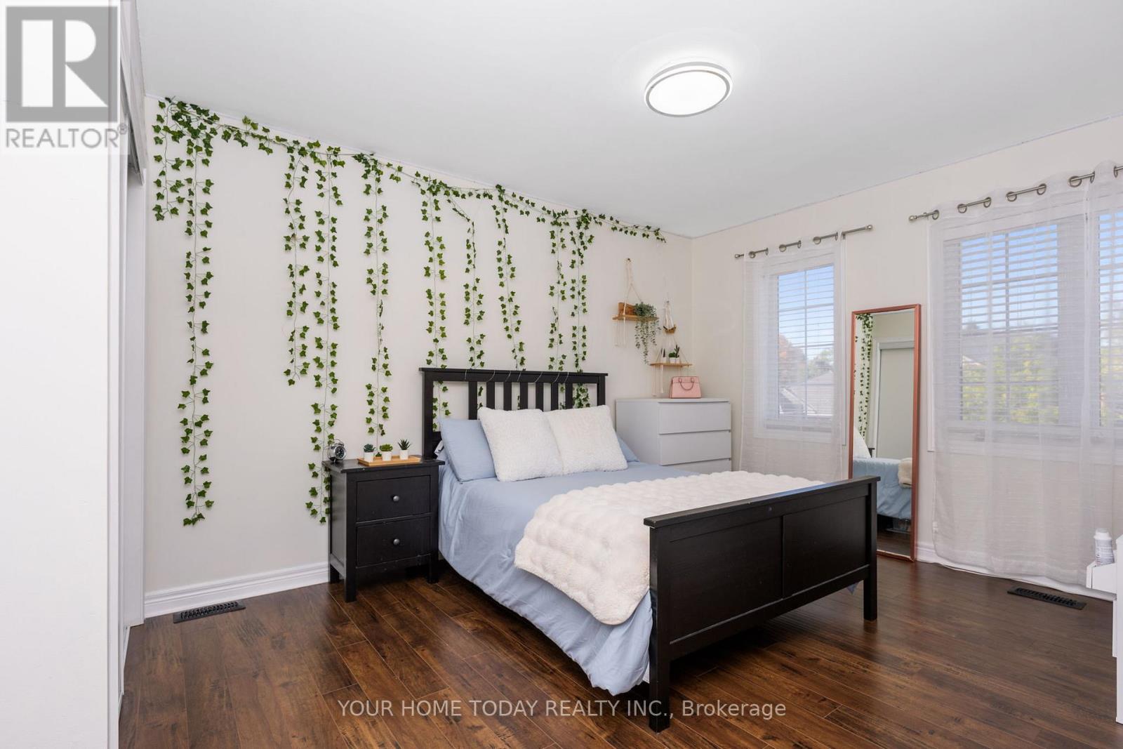 91 Mowat Crescent, Halton Hills, Ontario L7G 6C8 - Photo 22 - W12511572