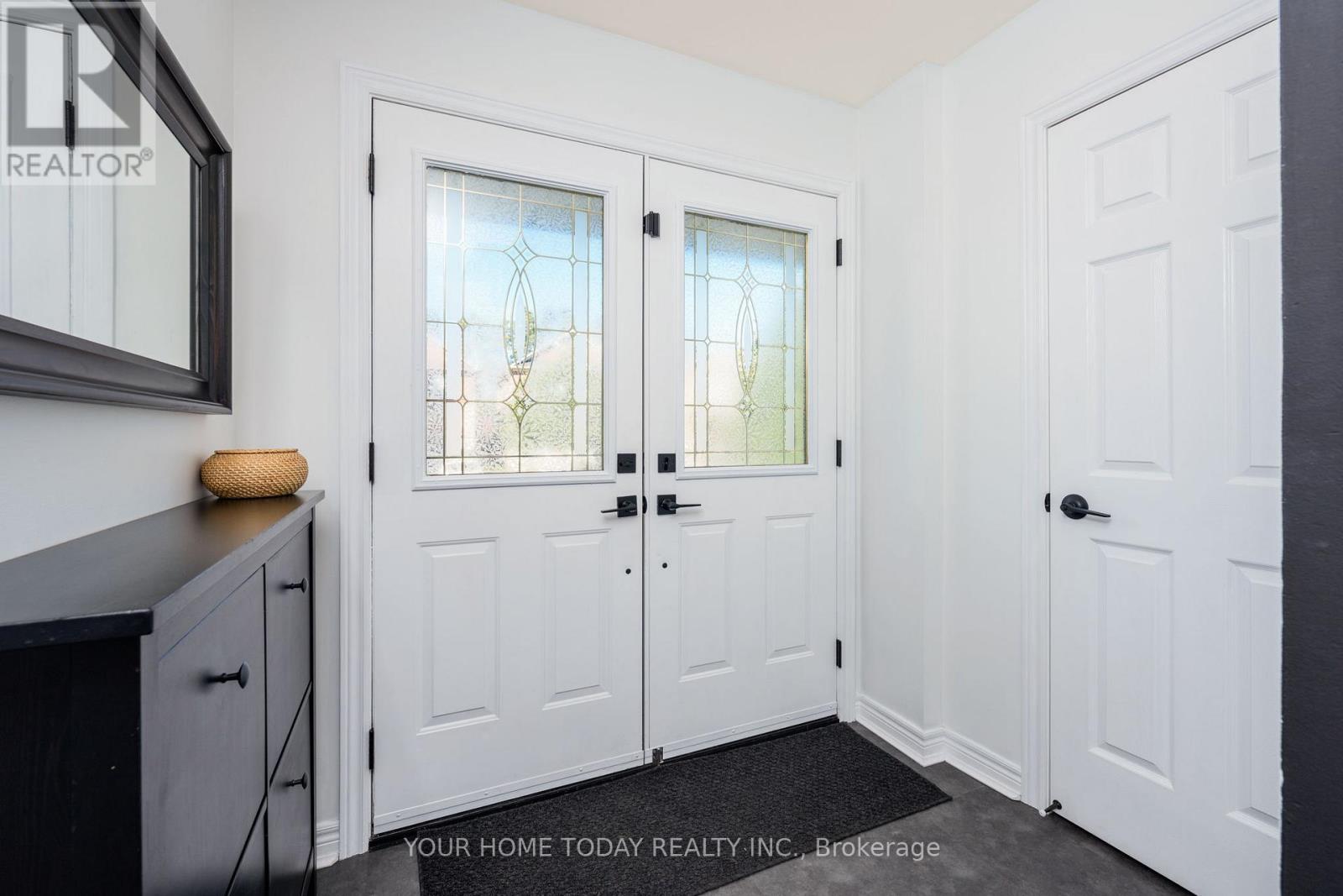 91 Mowat Crescent, Halton Hills, Ontario L7G 6C8 - Photo 4 - W12511572