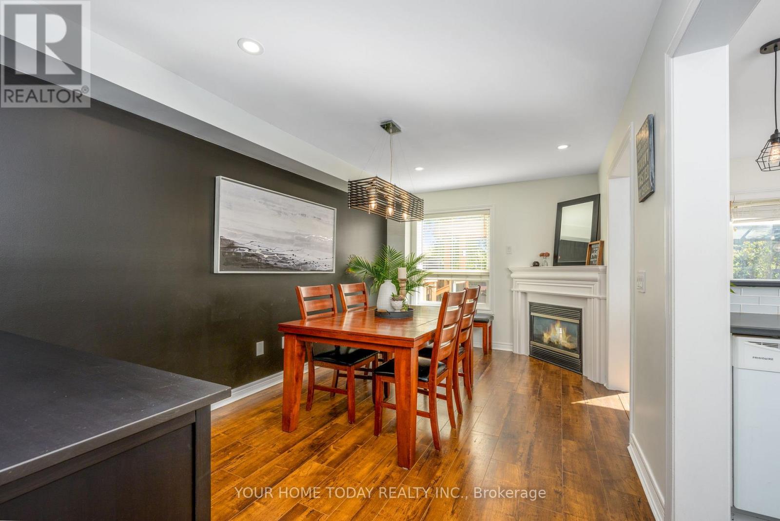 91 Mowat Crescent, Halton Hills, Ontario L7G 6C8 - Photo 5 - W12511572