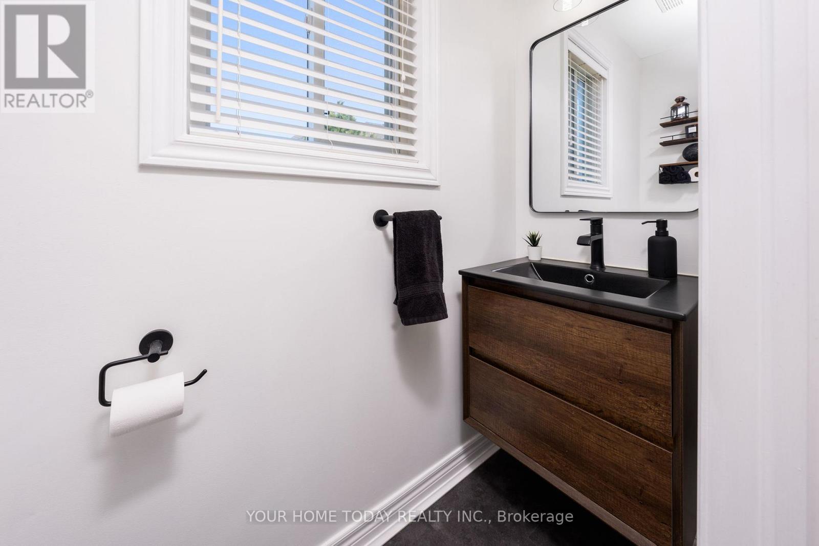 91 Mowat Crescent, Halton Hills, Ontario L7G 6C8 - Photo 8 - W12511572