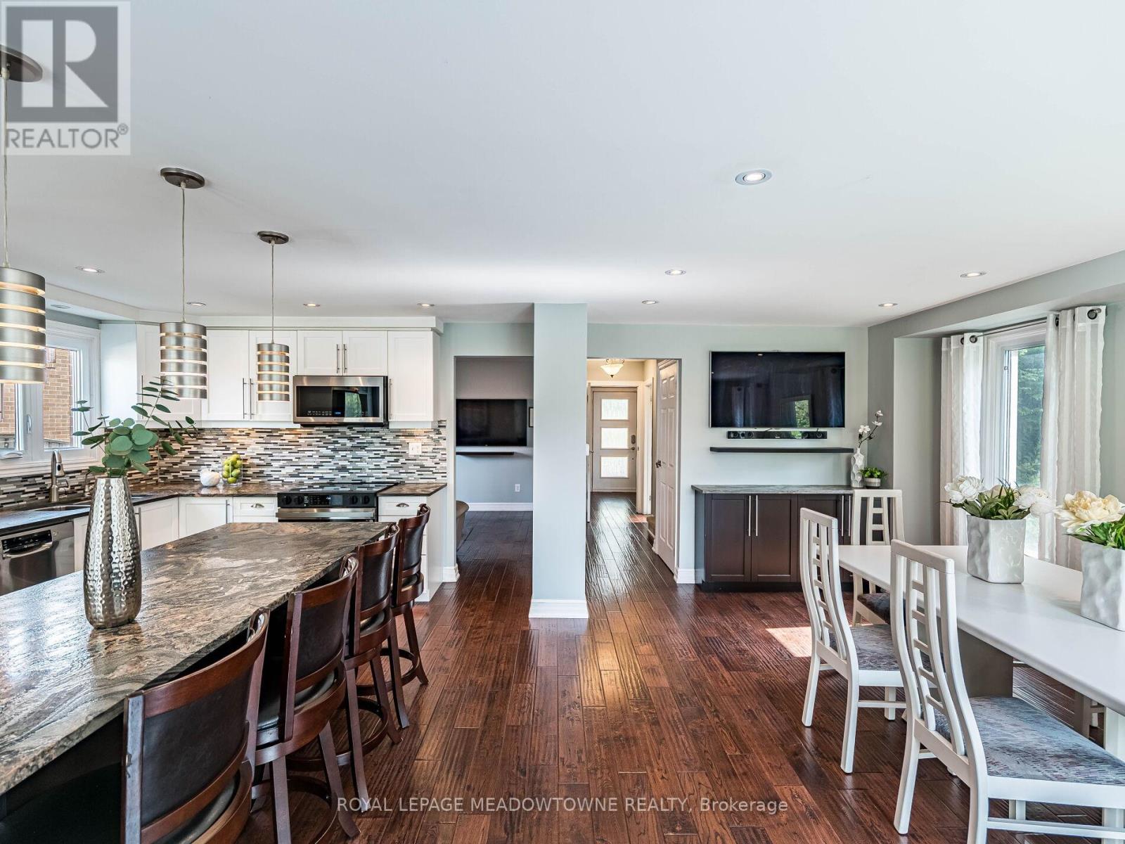 117 Fairglen Avenue, Brampton, Ontario  L6X 1K7 - Photo 10 - W12511574