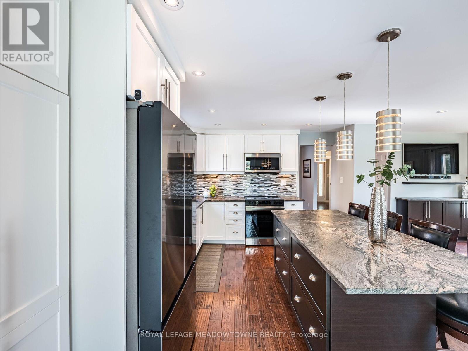 117 Fairglen Avenue, Brampton, Ontario  L6X 1K7 - Photo 12 - W12511574