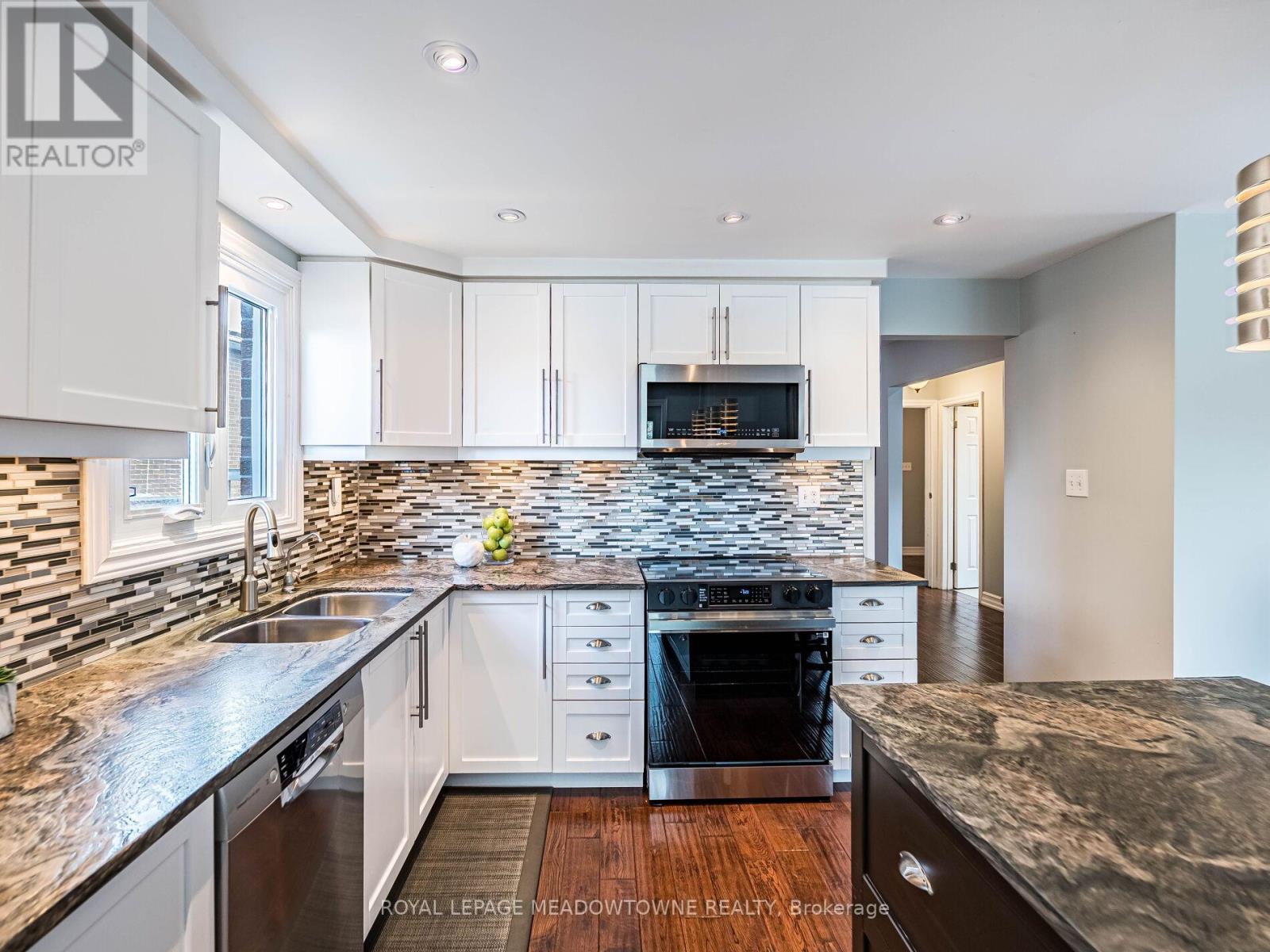 117 Fairglen Avenue, Brampton, Ontario  L6X 1K7 - Photo 20 - W12511574