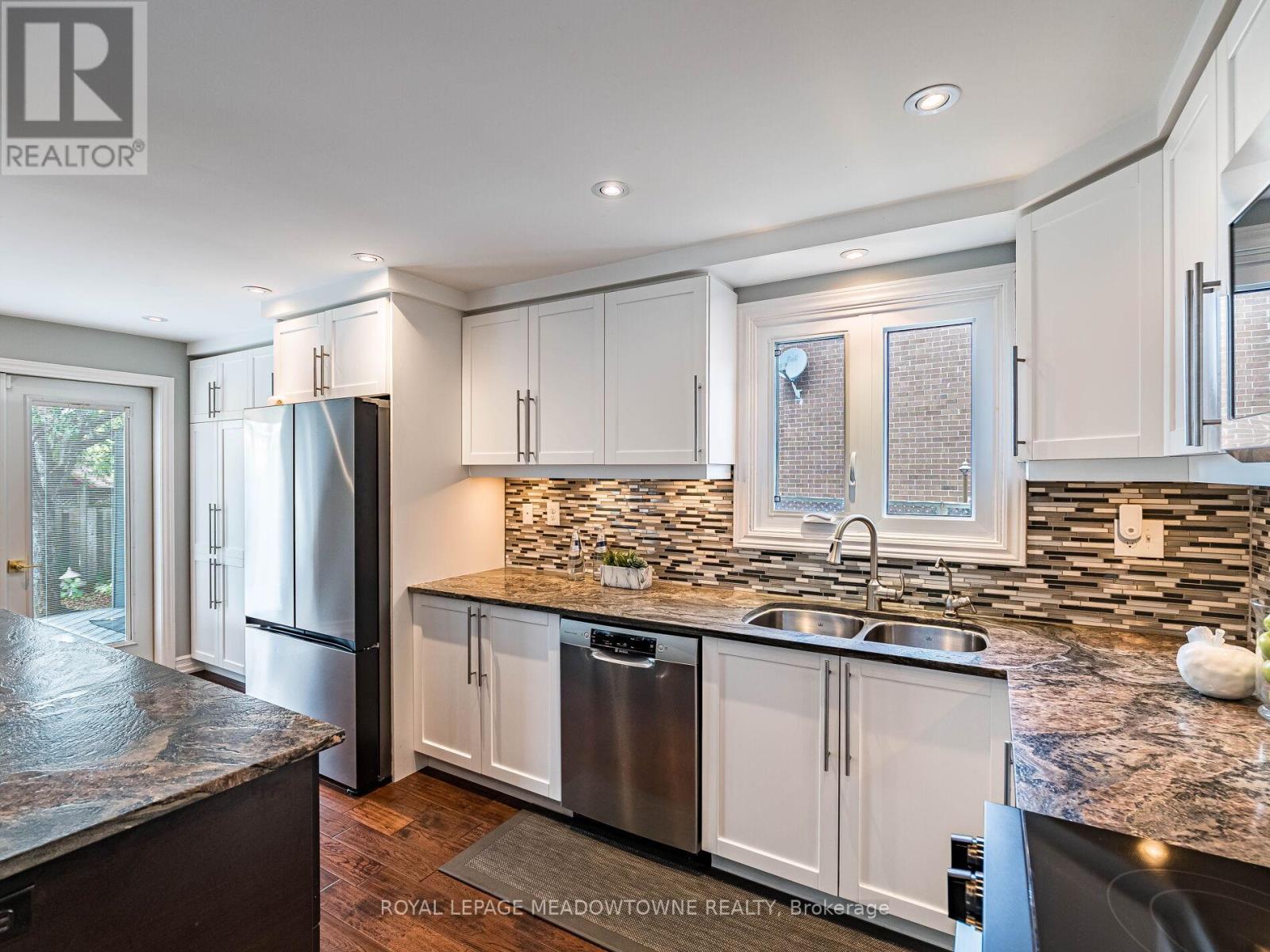 117 Fairglen Avenue, Brampton, Ontario  L6X 1K7 - Photo 21 - W12511574