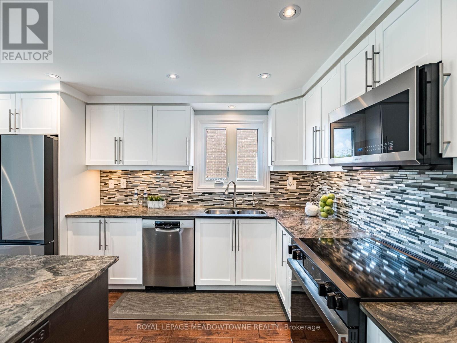 117 Fairglen Avenue, Brampton, Ontario  L6X 1K7 - Photo 24 - W12511574