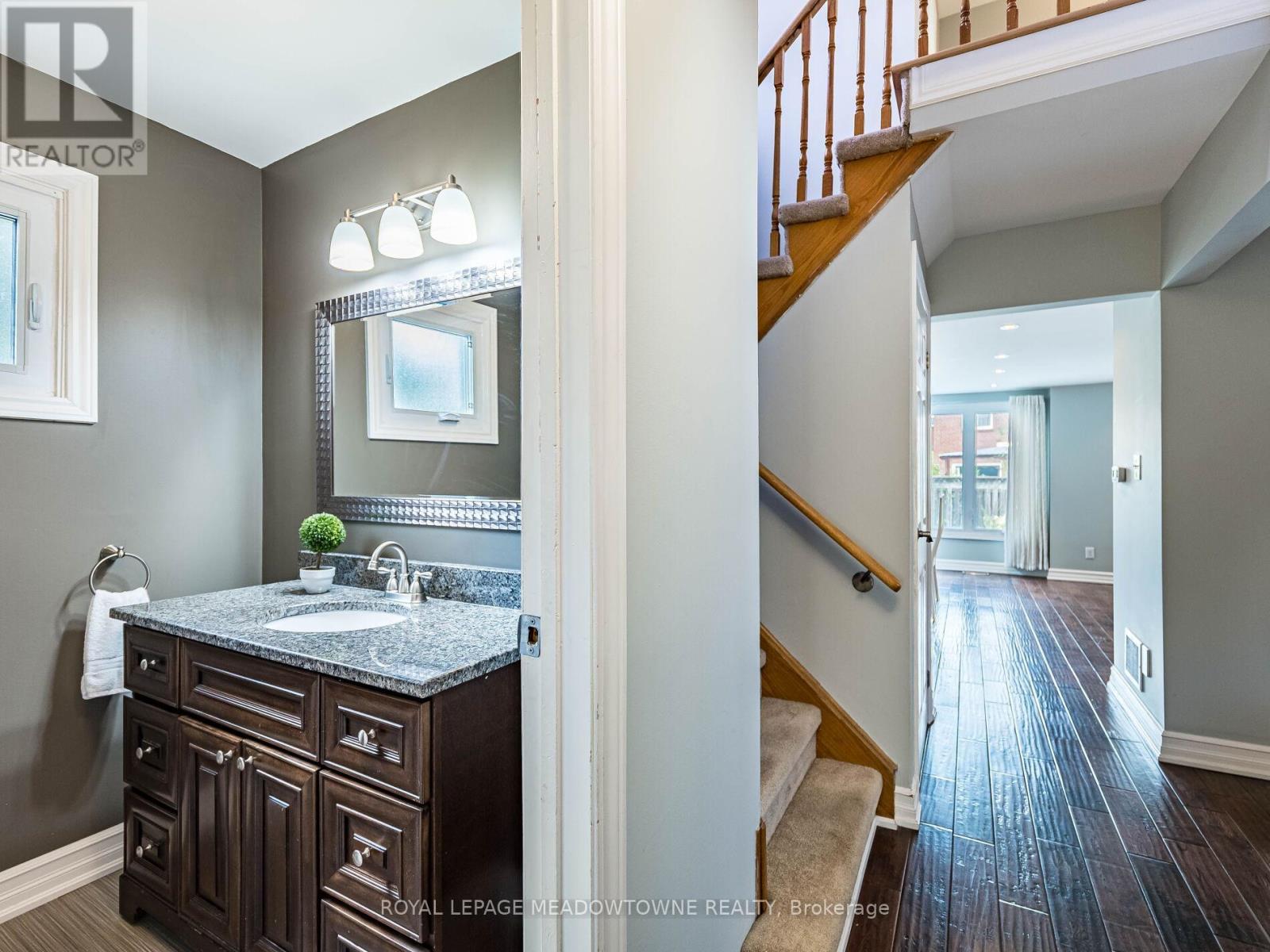 117 Fairglen Avenue, Brampton, Ontario  L6X 1K7 - Photo 4 - W12511574