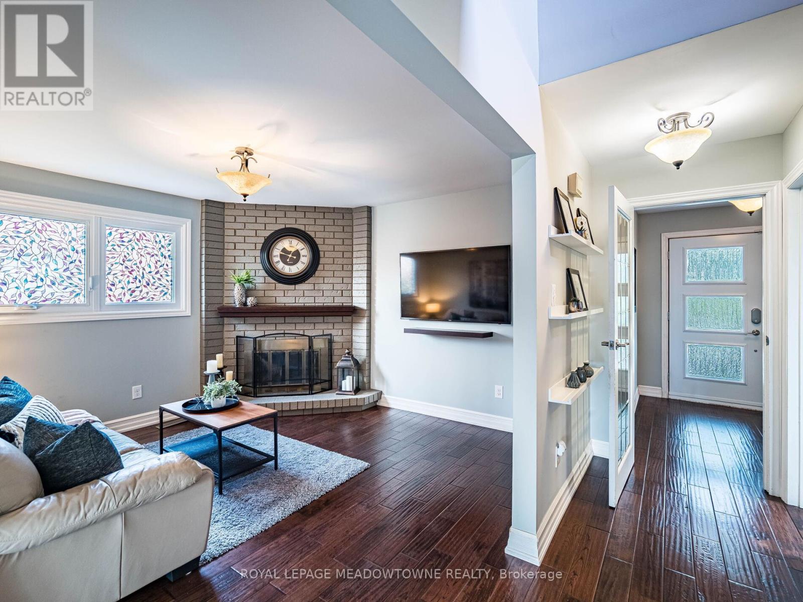 117 Fairglen Avenue, Brampton, Ontario  L6X 1K7 - Photo 5 - W12511574