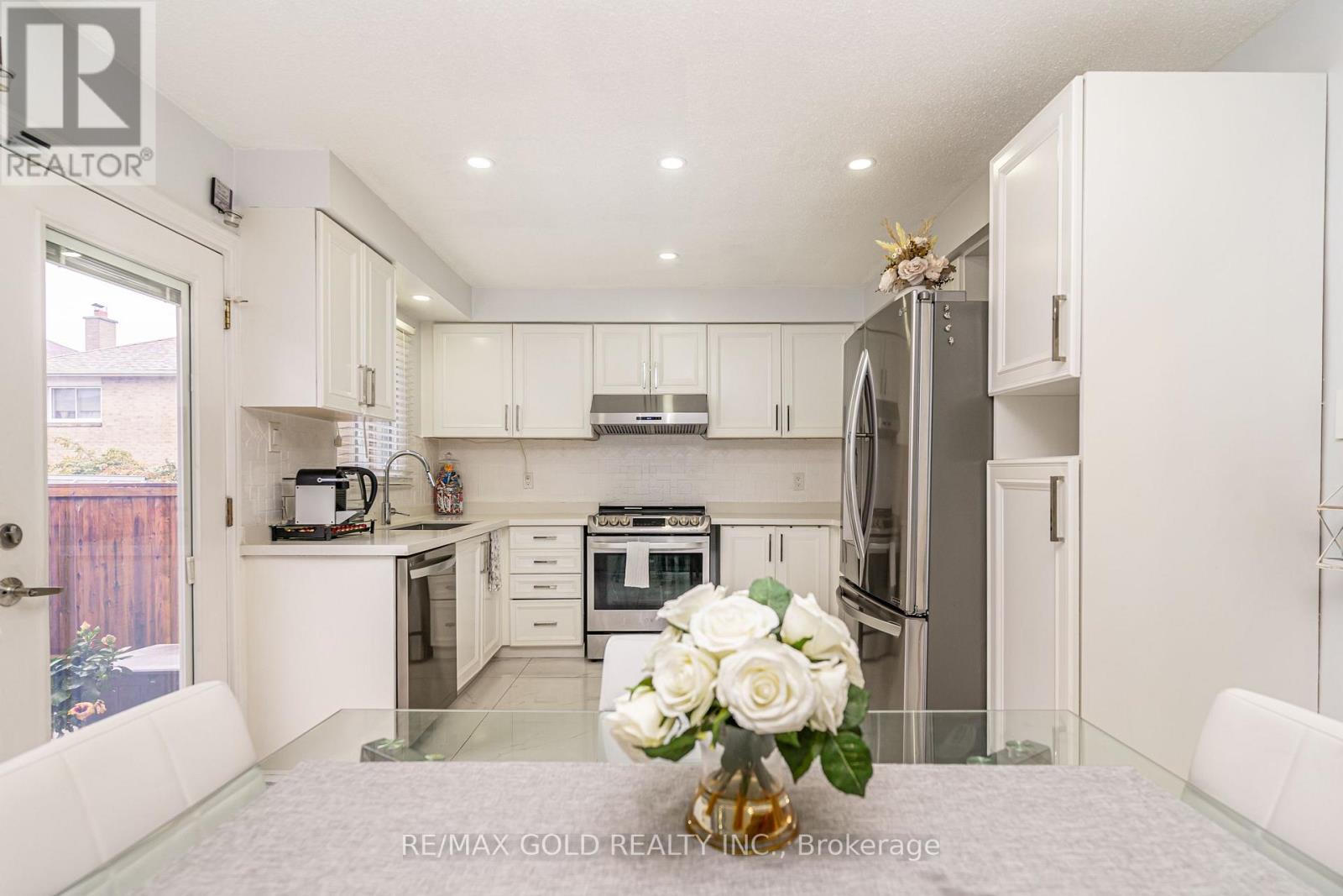 29 Nickel Crescent, Brampton, Ontario  L6S 4V9 - Photo 14 - W12511598