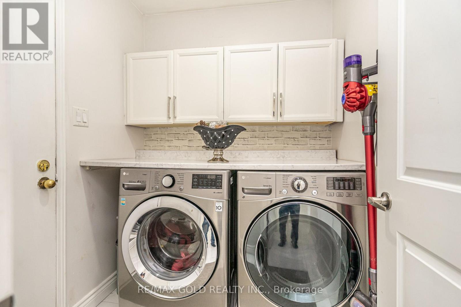 29 Nickel Crescent, Brampton, Ontario  L6S 4V9 - Photo 19 - W12511598