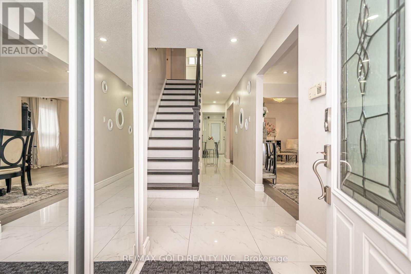 29 Nickel Crescent, Brampton, Ontario  L6S 4V9 - Photo 4 - W12511598