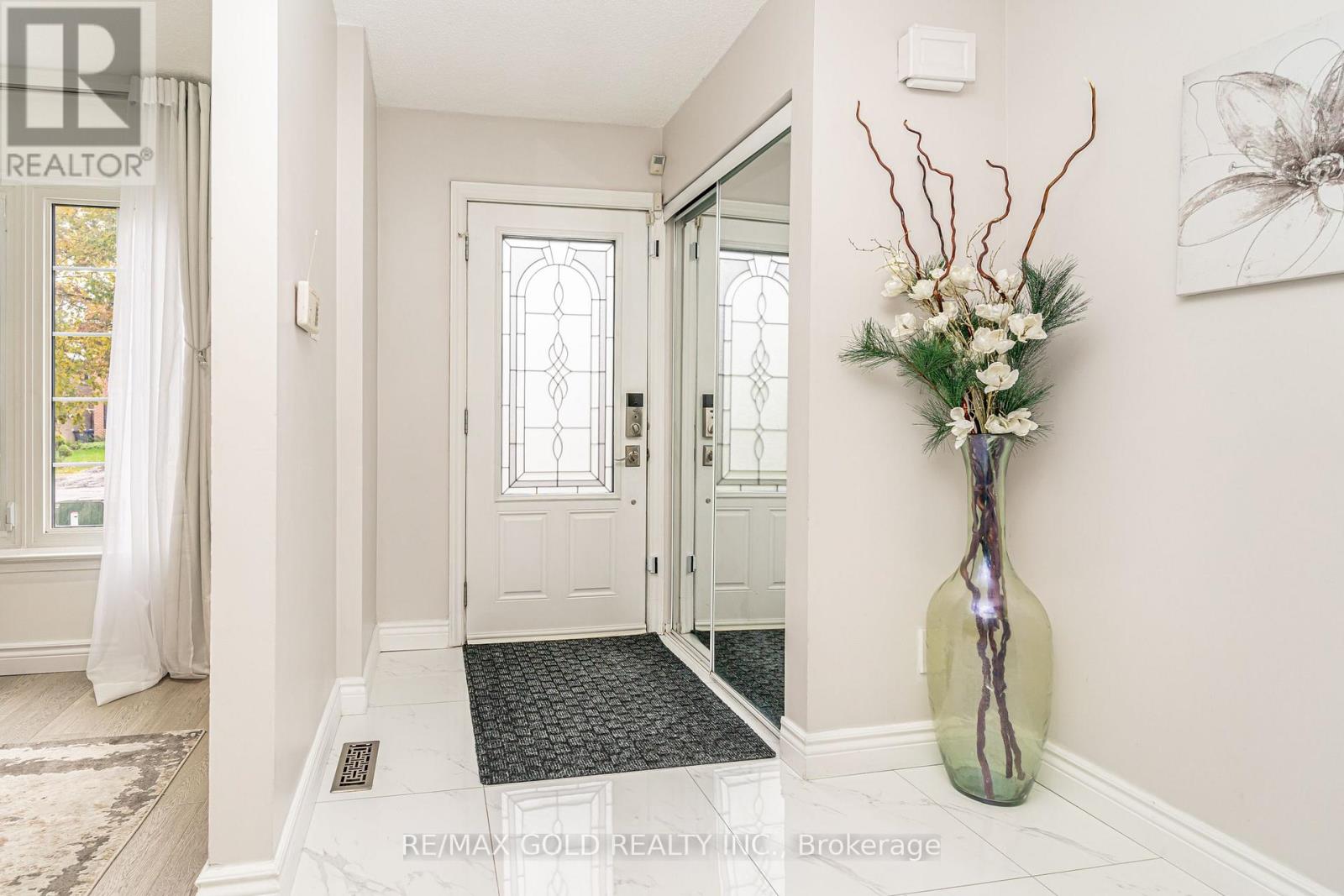 29 Nickel Crescent, Brampton, Ontario  L6S 4V9 - Photo 5 - W12511598