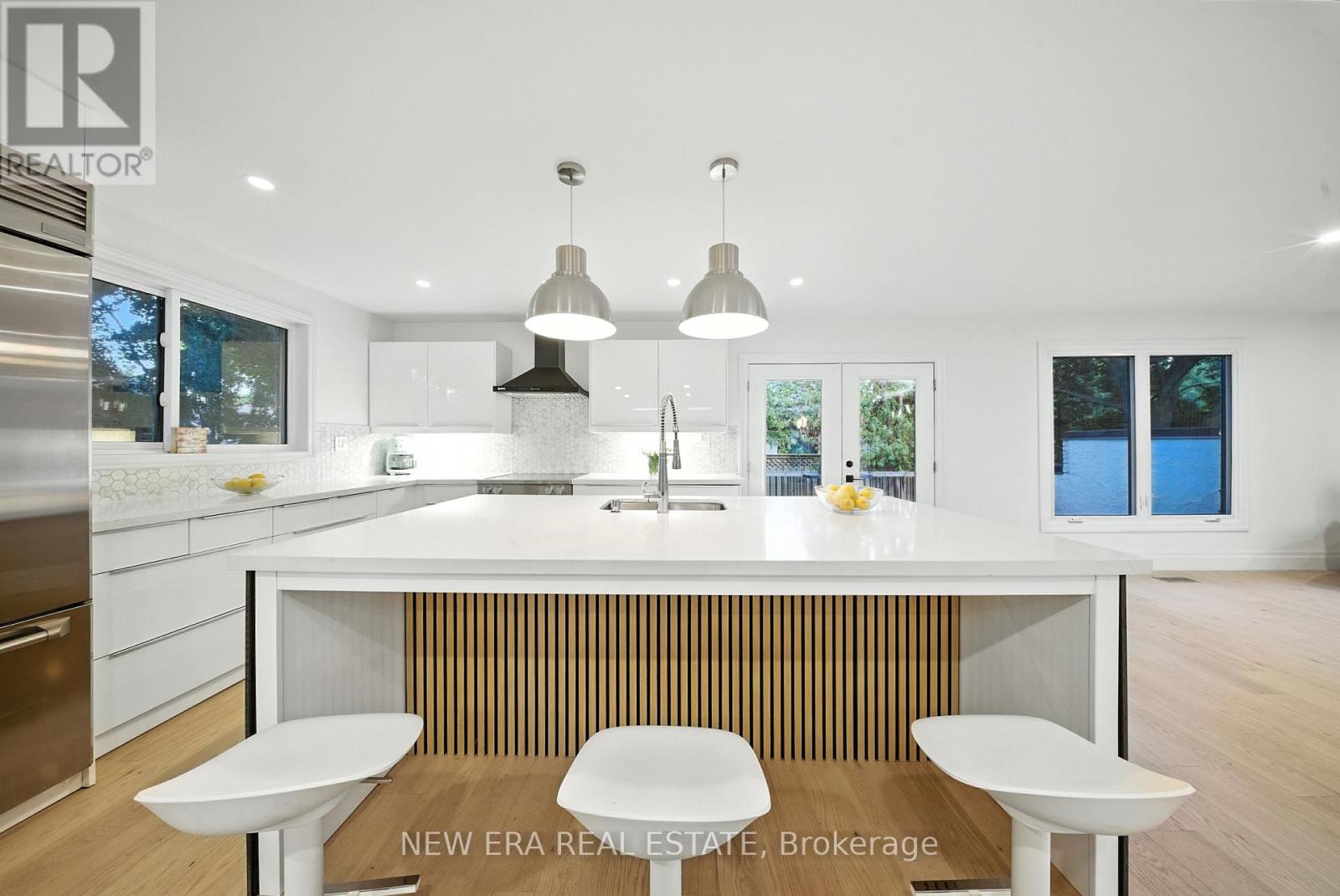 625 Sir Richard's Road, Mississauga, Ontario  L5C 1A3 - Photo 10 - W12511606