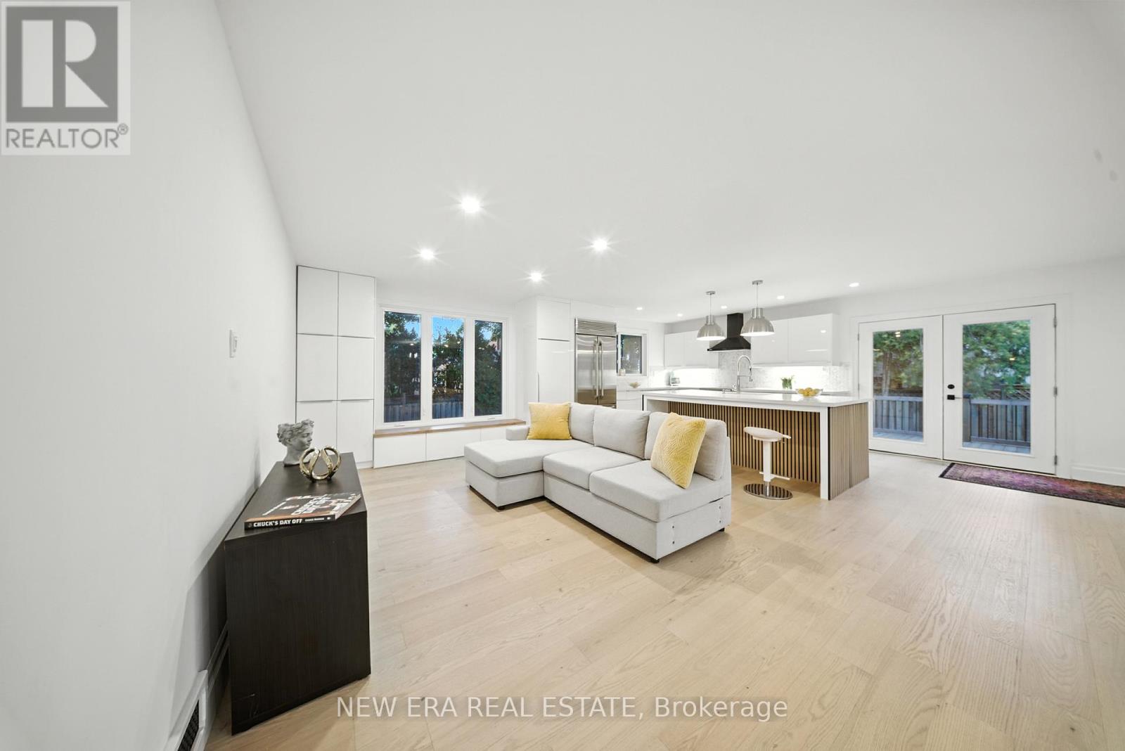 625 Sir Richard's Road, Mississauga, Ontario  L5C 1A3 - Photo 17 - W12511606