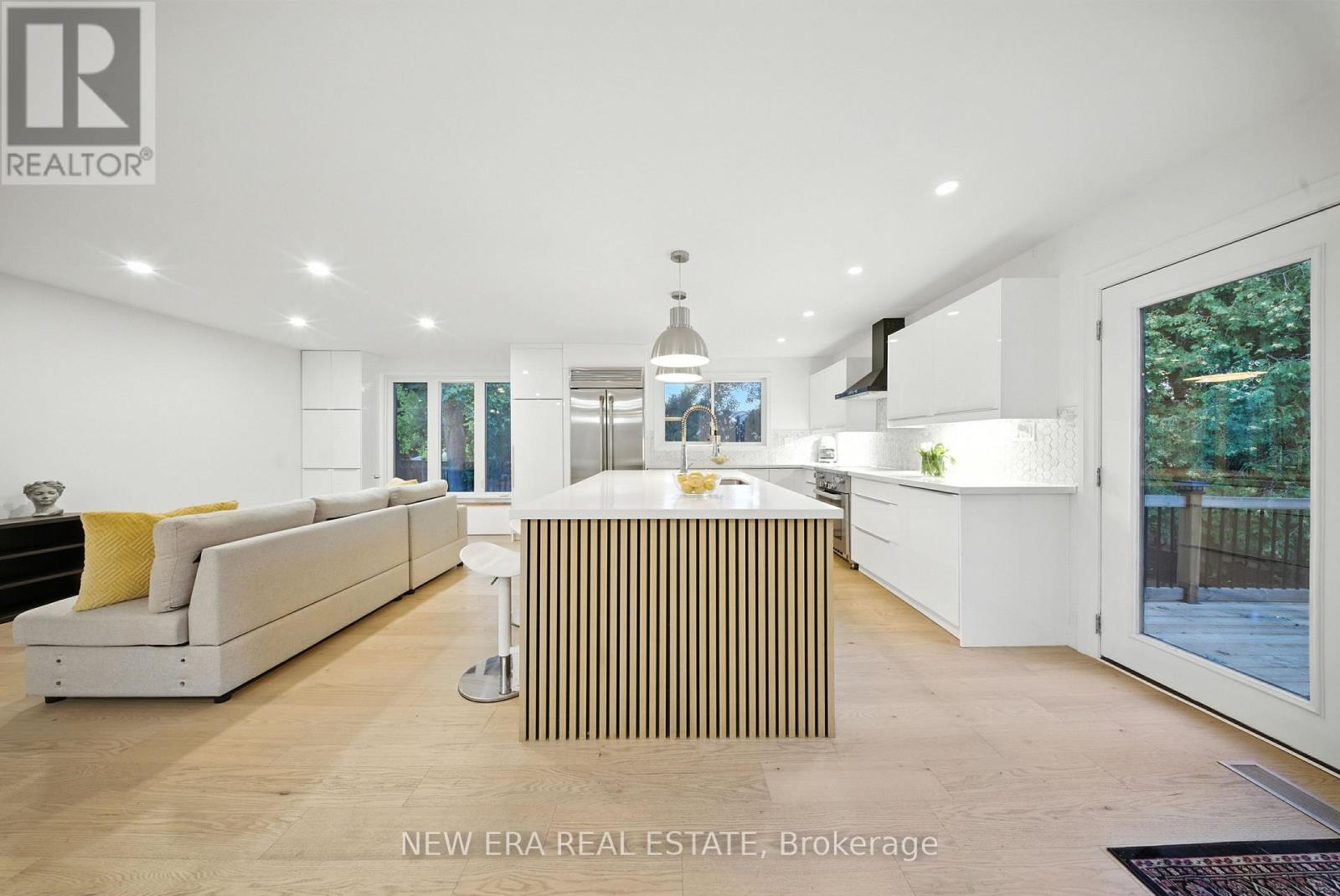 625 Sir Richard's Road, Mississauga, Ontario  L5C 1A3 - Photo 18 - W12511606