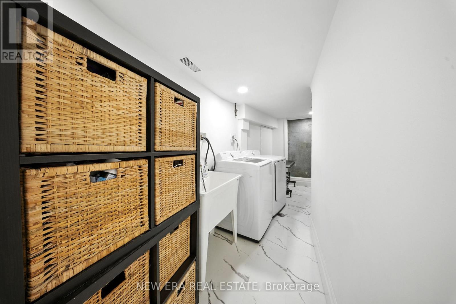 625 Sir Richard's Road, Mississauga, Ontario  L5C 1A3 - Photo 37 - W12511606